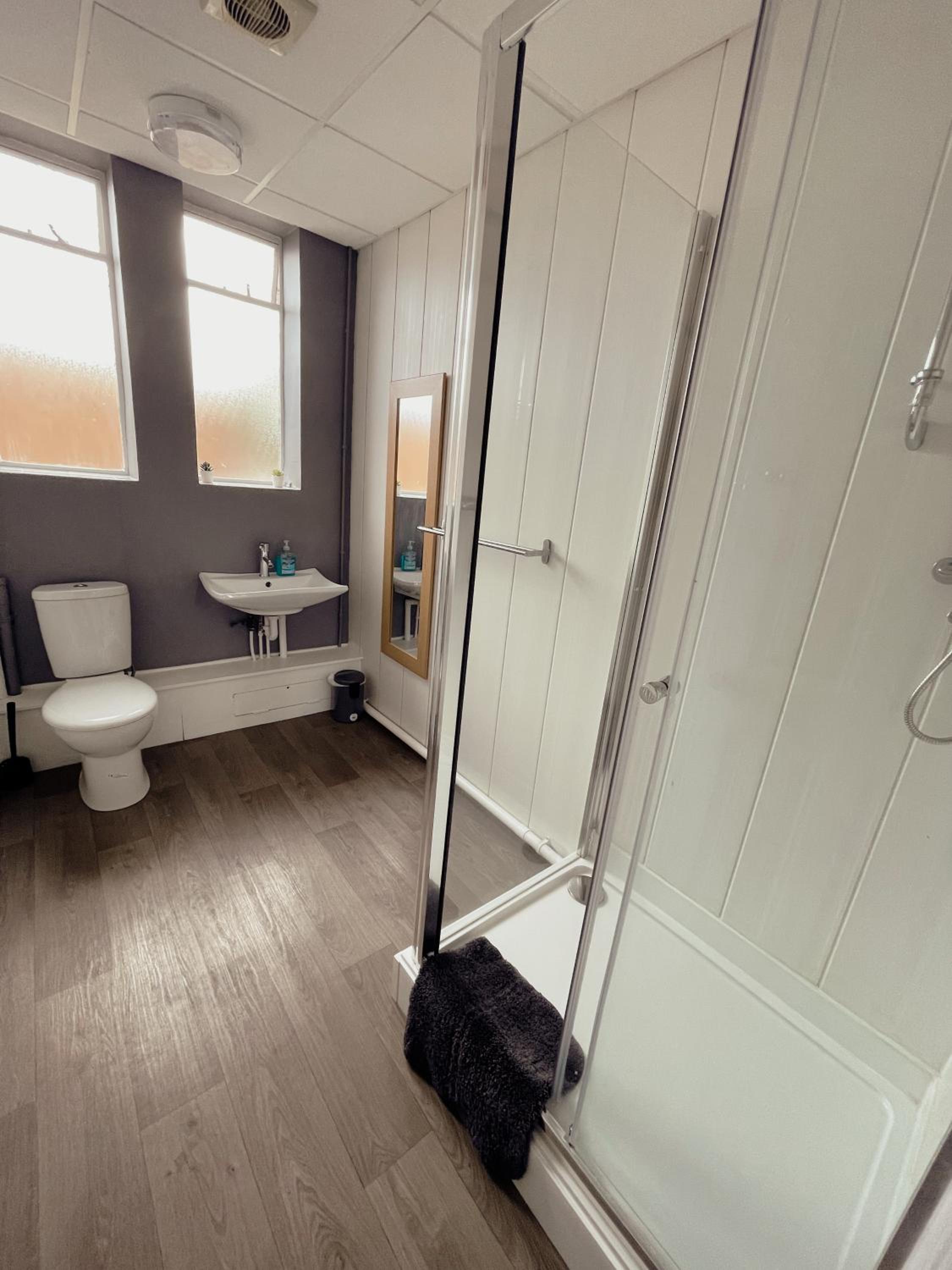 Standard Twin Room - Photo 10