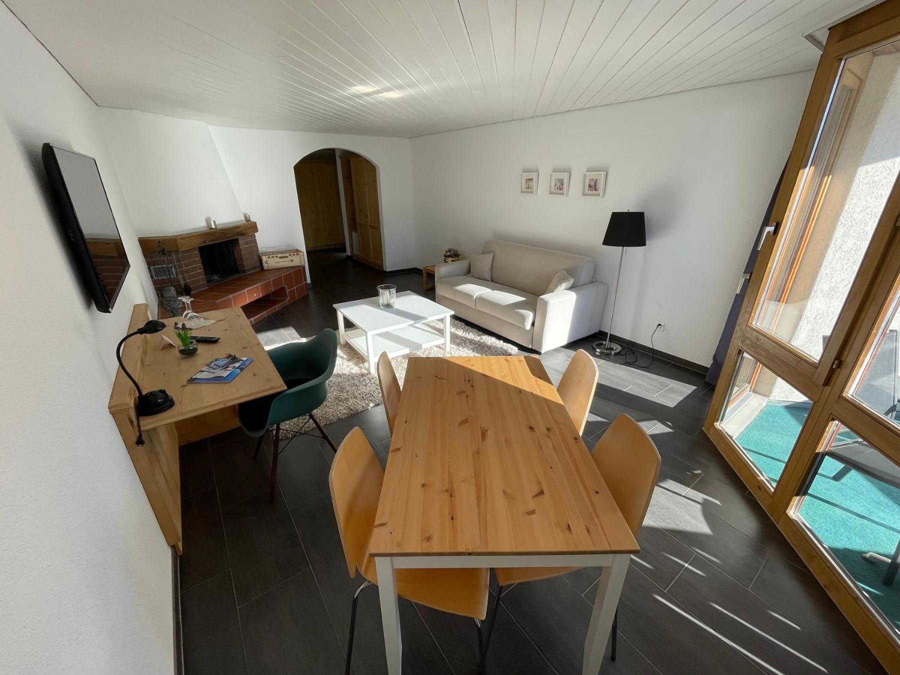 Suite with Mountain View - Photo 13