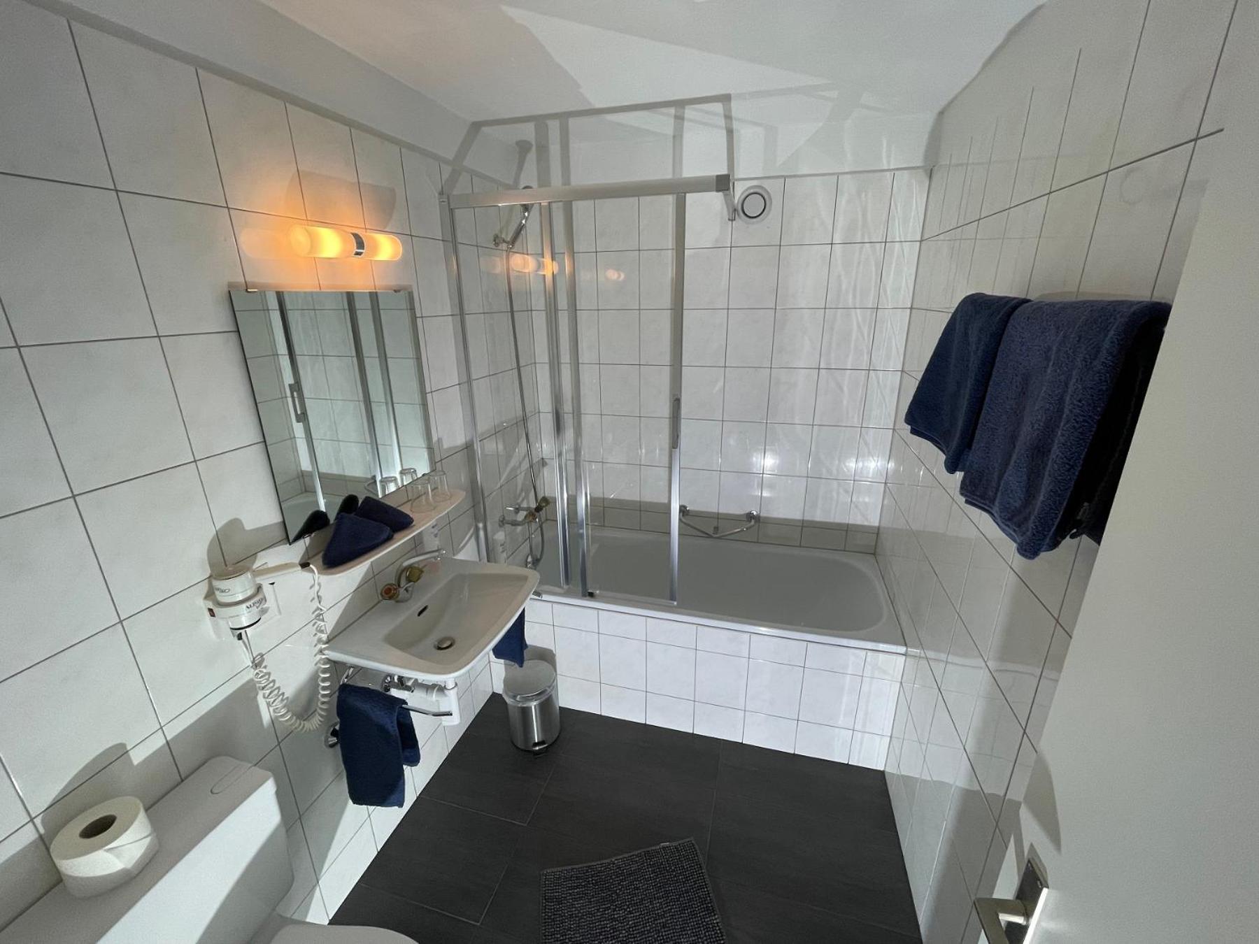 Suite with Mountain View - Photo 12