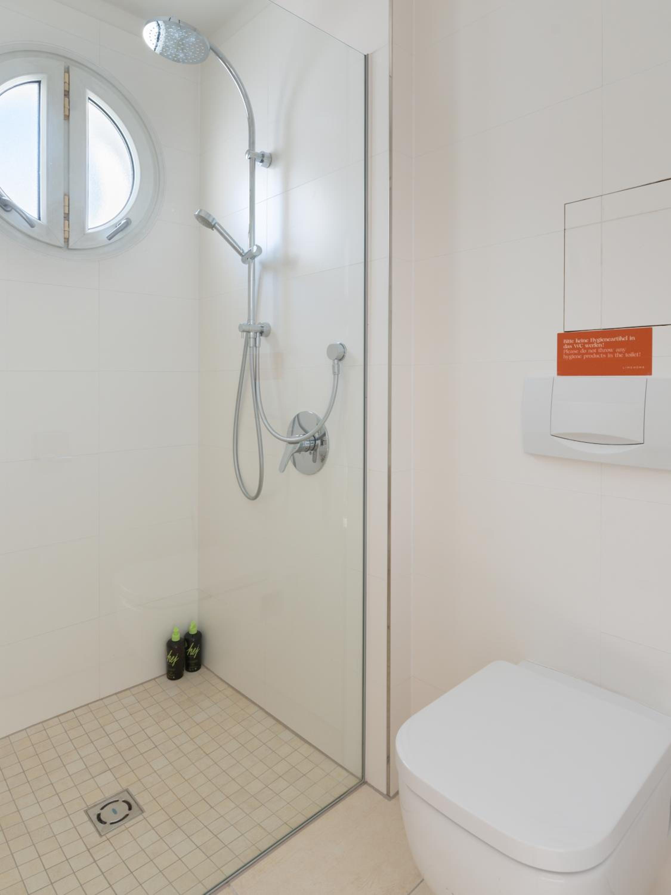 Single Suite M with seating area photo 2
