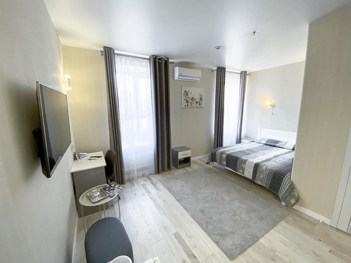 Deluxe King Room photo 1