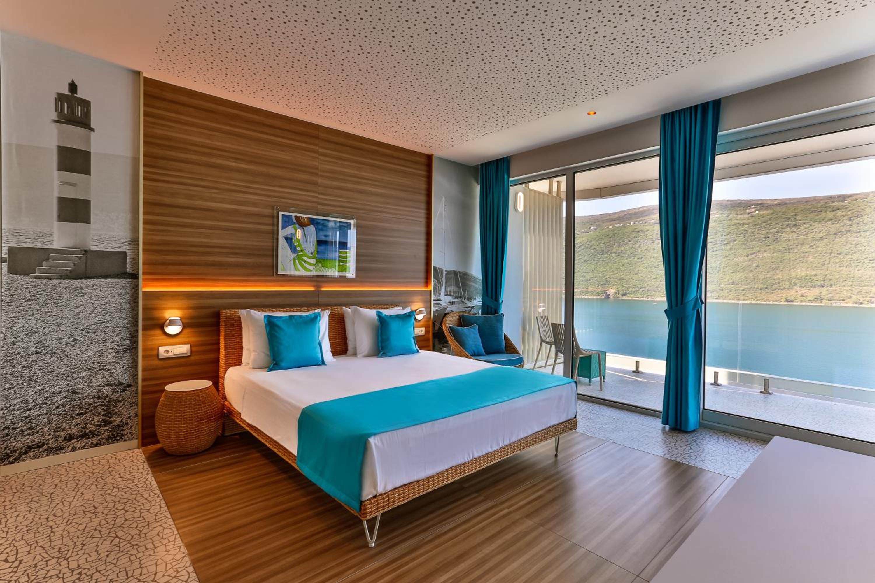 Suite with Balcony and Sea View