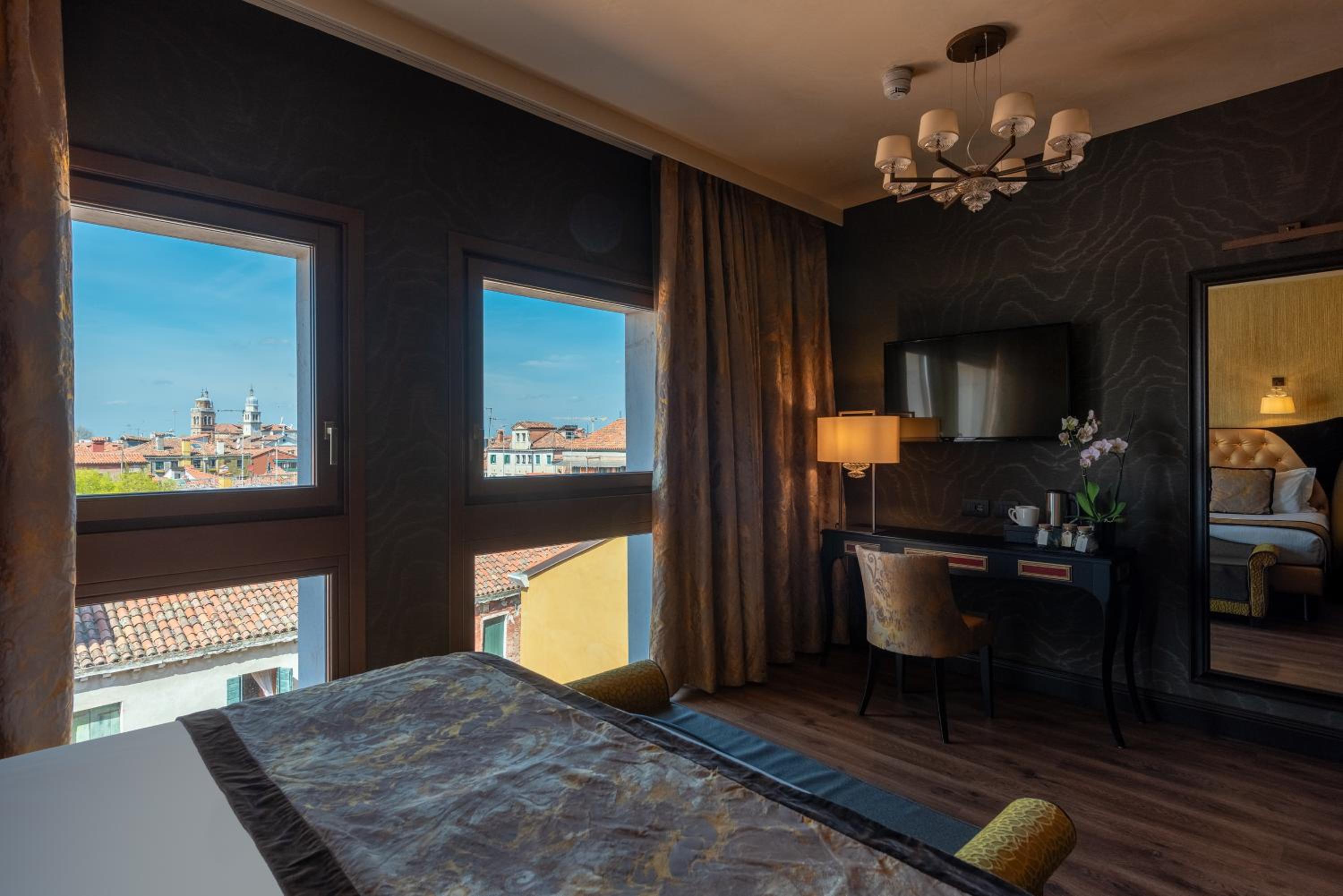 Superior Double or Twin Room photo 3