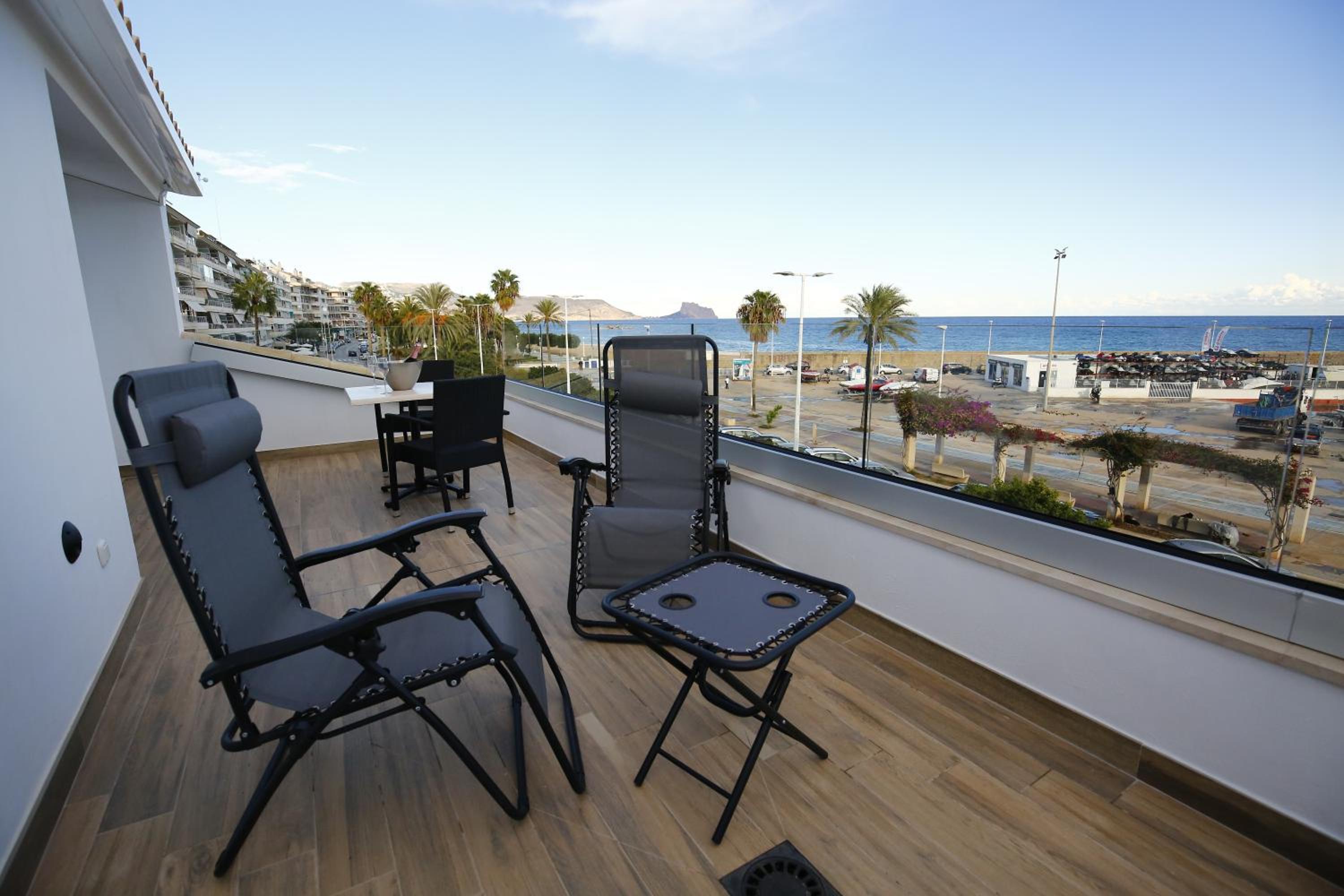 Superior Suite with Sea View - Photo 10