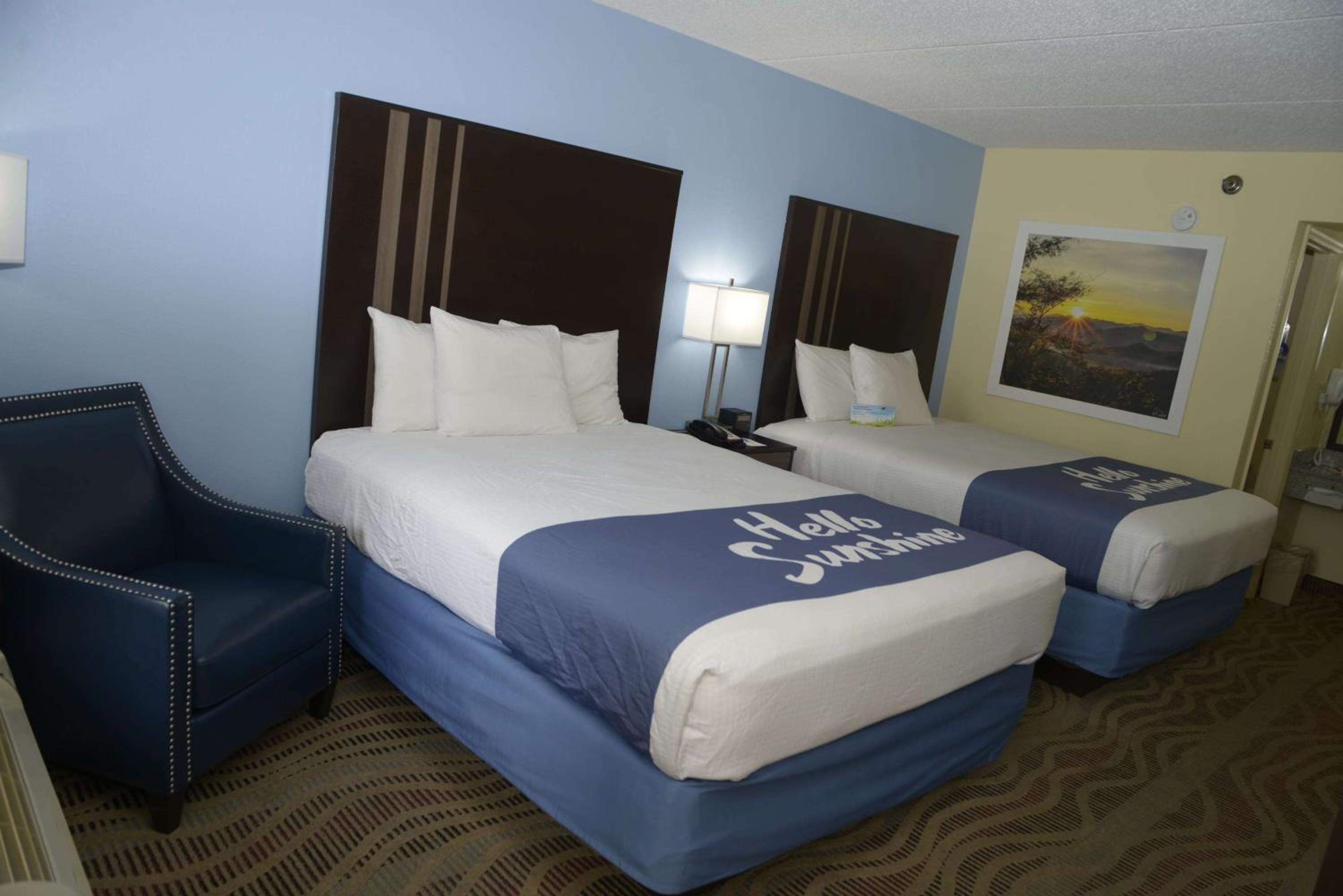 Queen Room With Two Queen Beds - No Pets/Non-Smoking