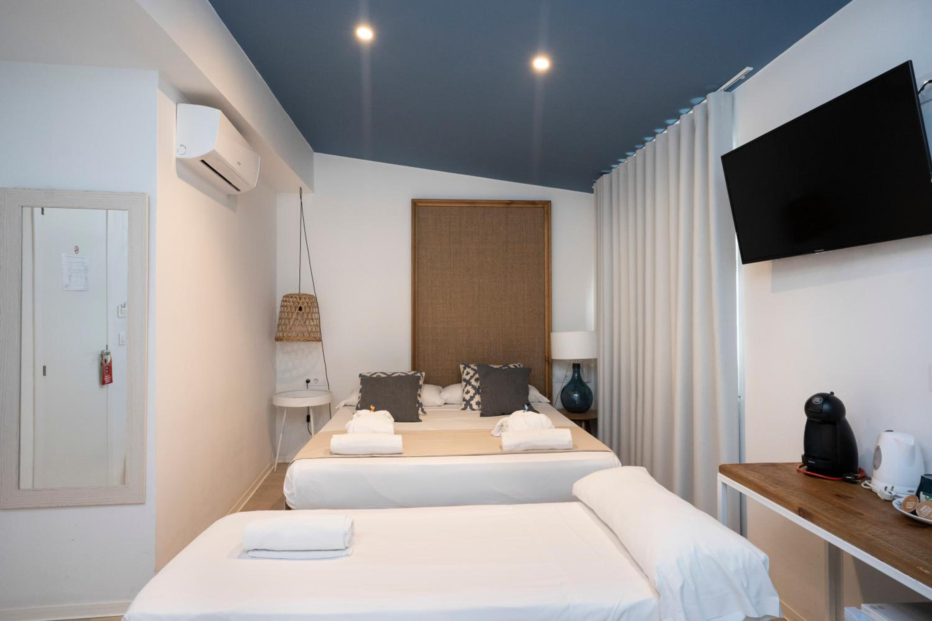 Triple Room - Photo 24