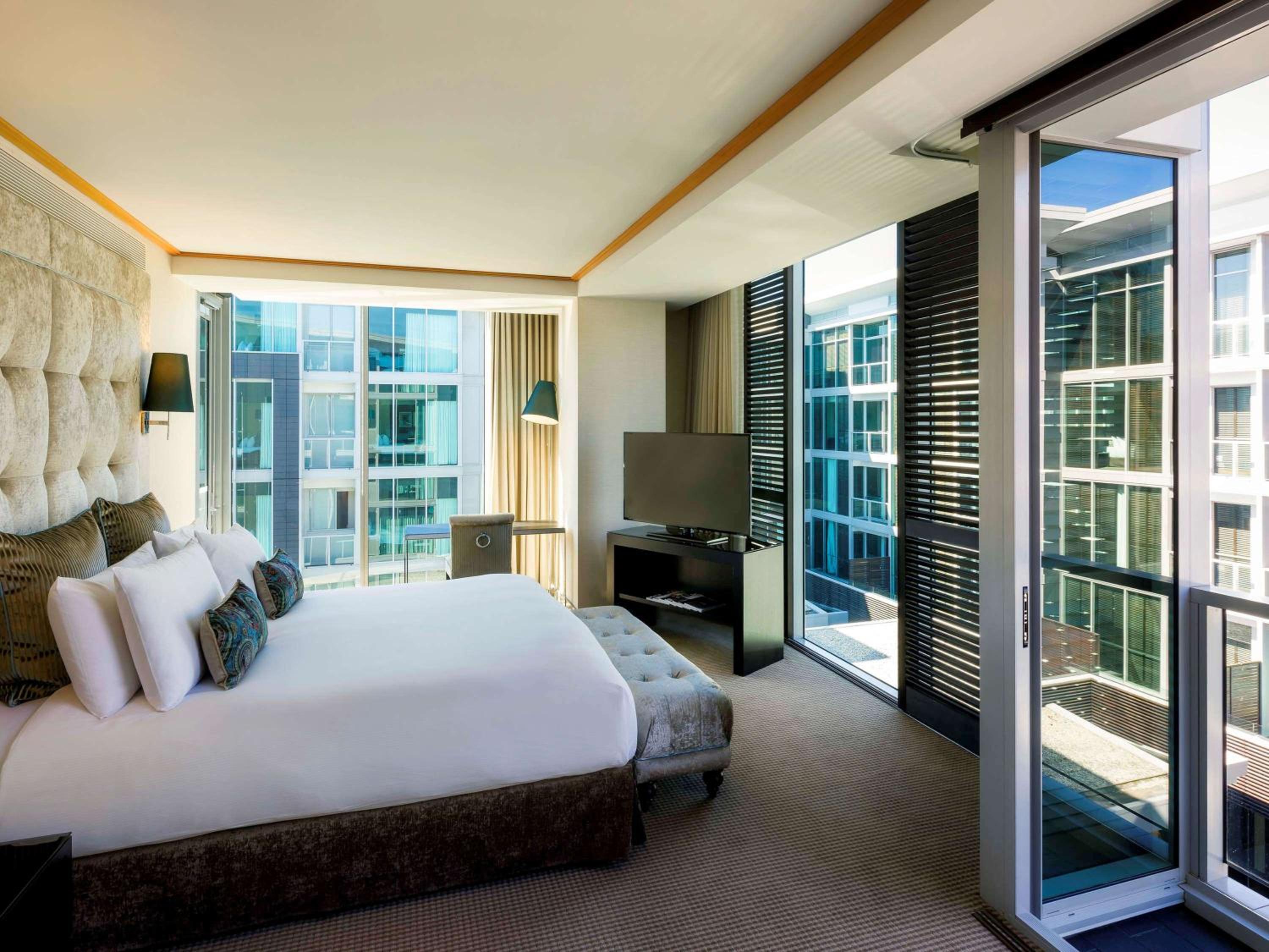 Luxury Atrium Room - Photo 5