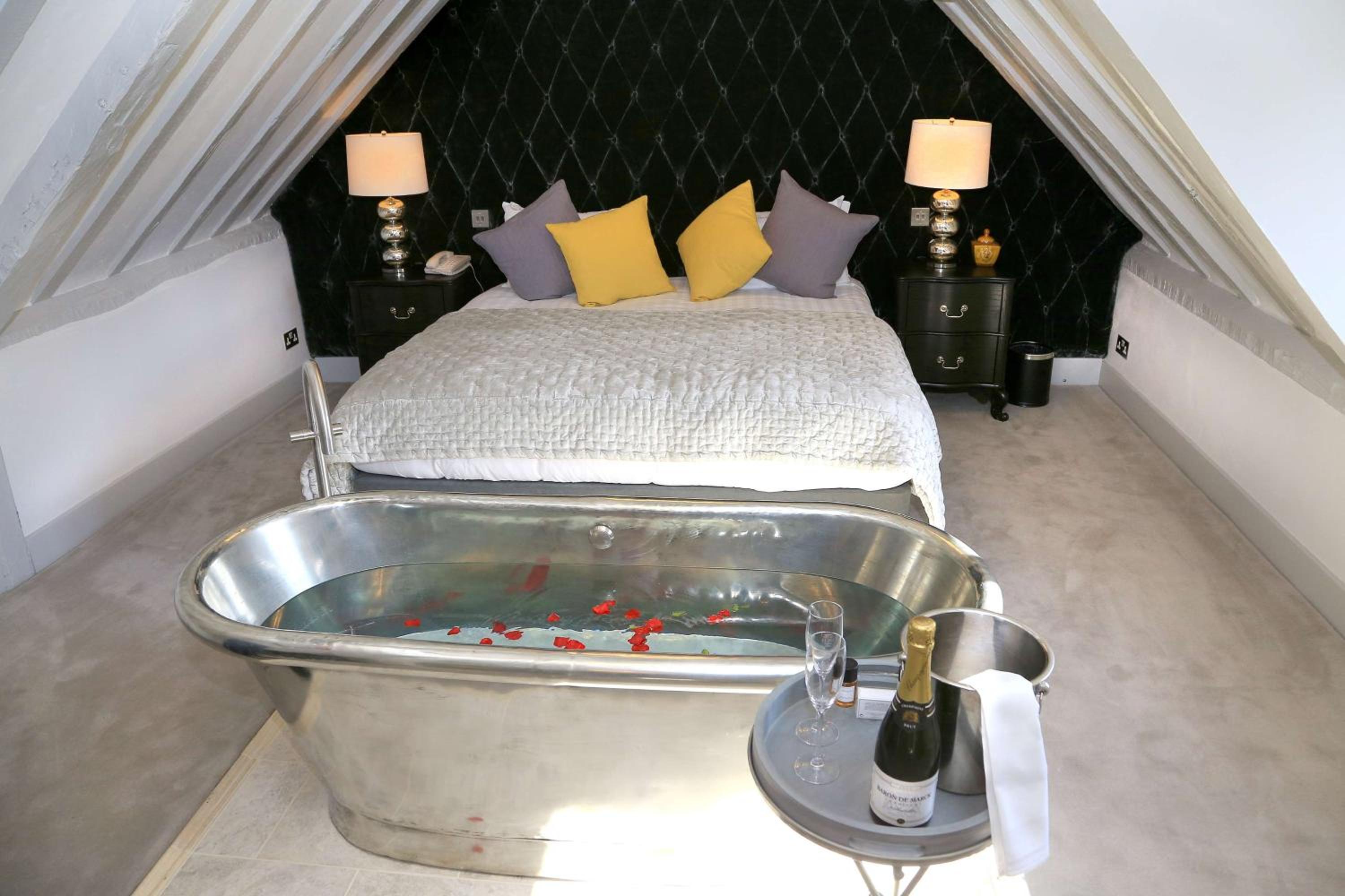 King Suite - Photo 2