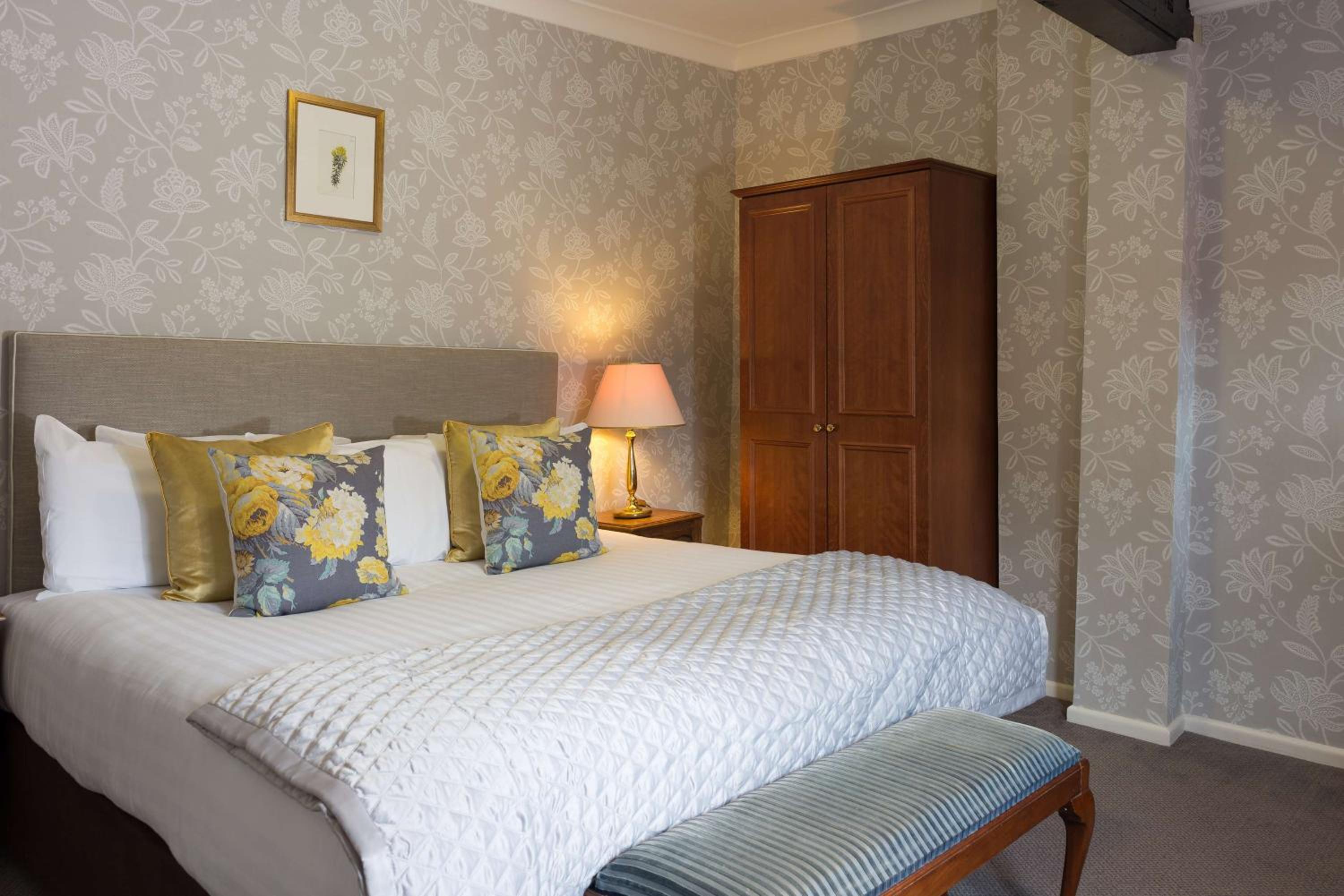 King Suite - Non-Smoking - Photo 3