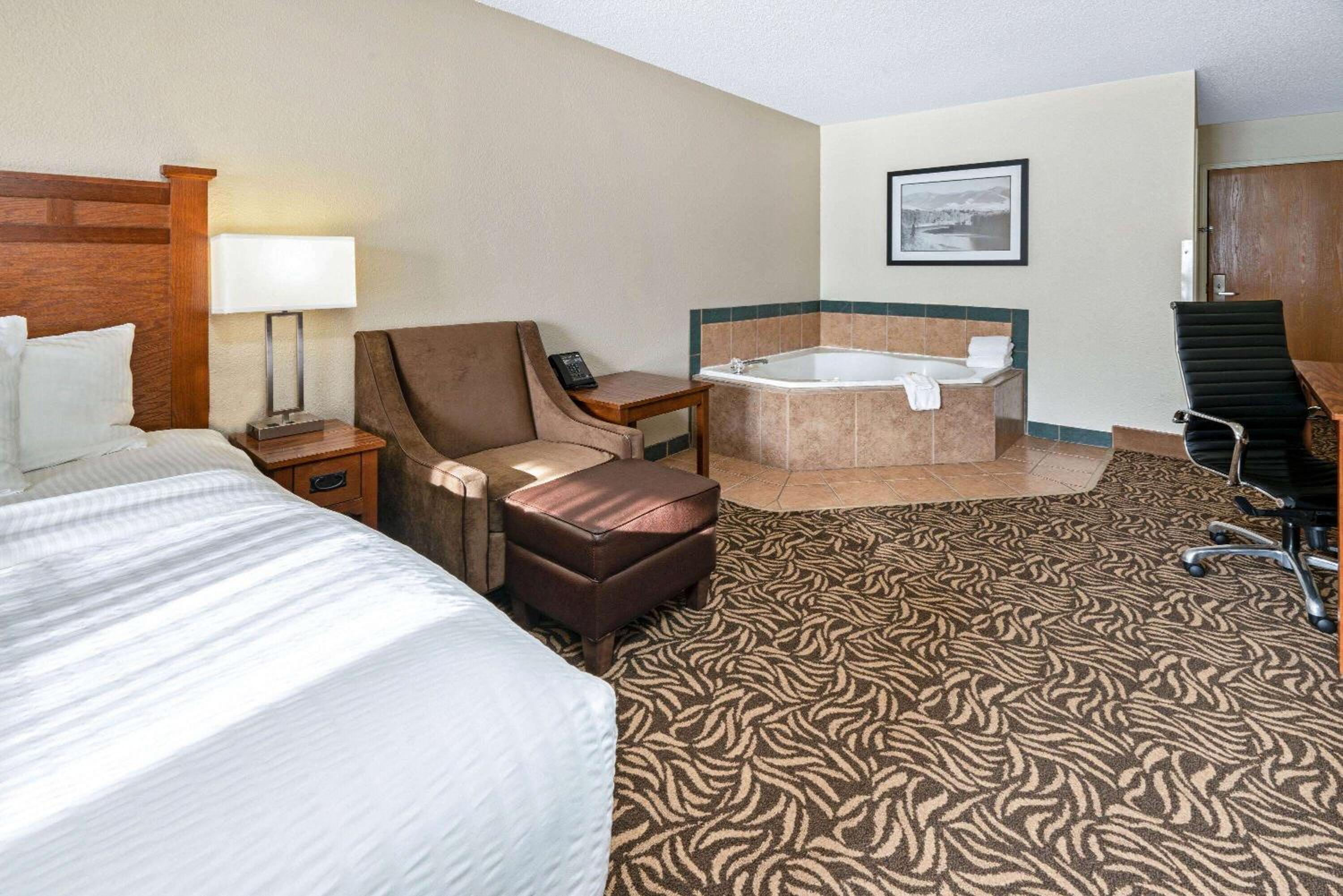 Deluxe King Room - Non-Smoking photo 1