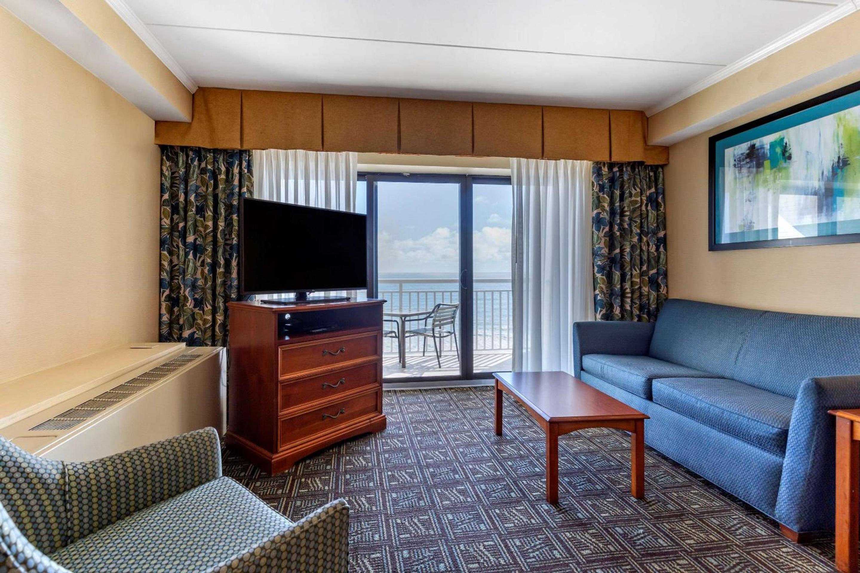 Efficiency, Oceanfront, 2 Queen Beds & Sofa Bed, Interior Entrance, Non Smoking photo 1