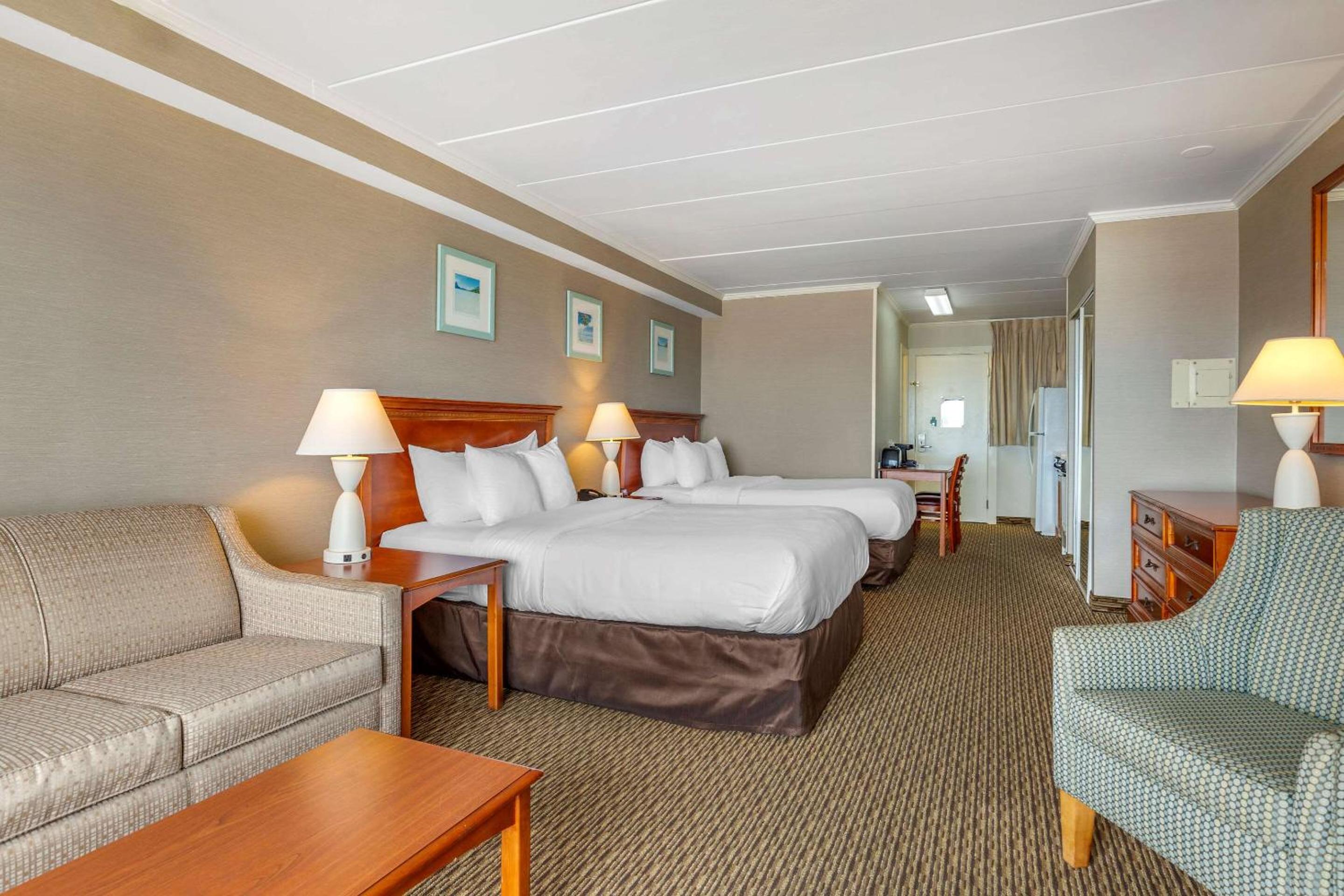 Efficiency, Oceanfront, Exterior Entrance, 2 Double Beds & Sofa Bed, Non Smoking photo 3