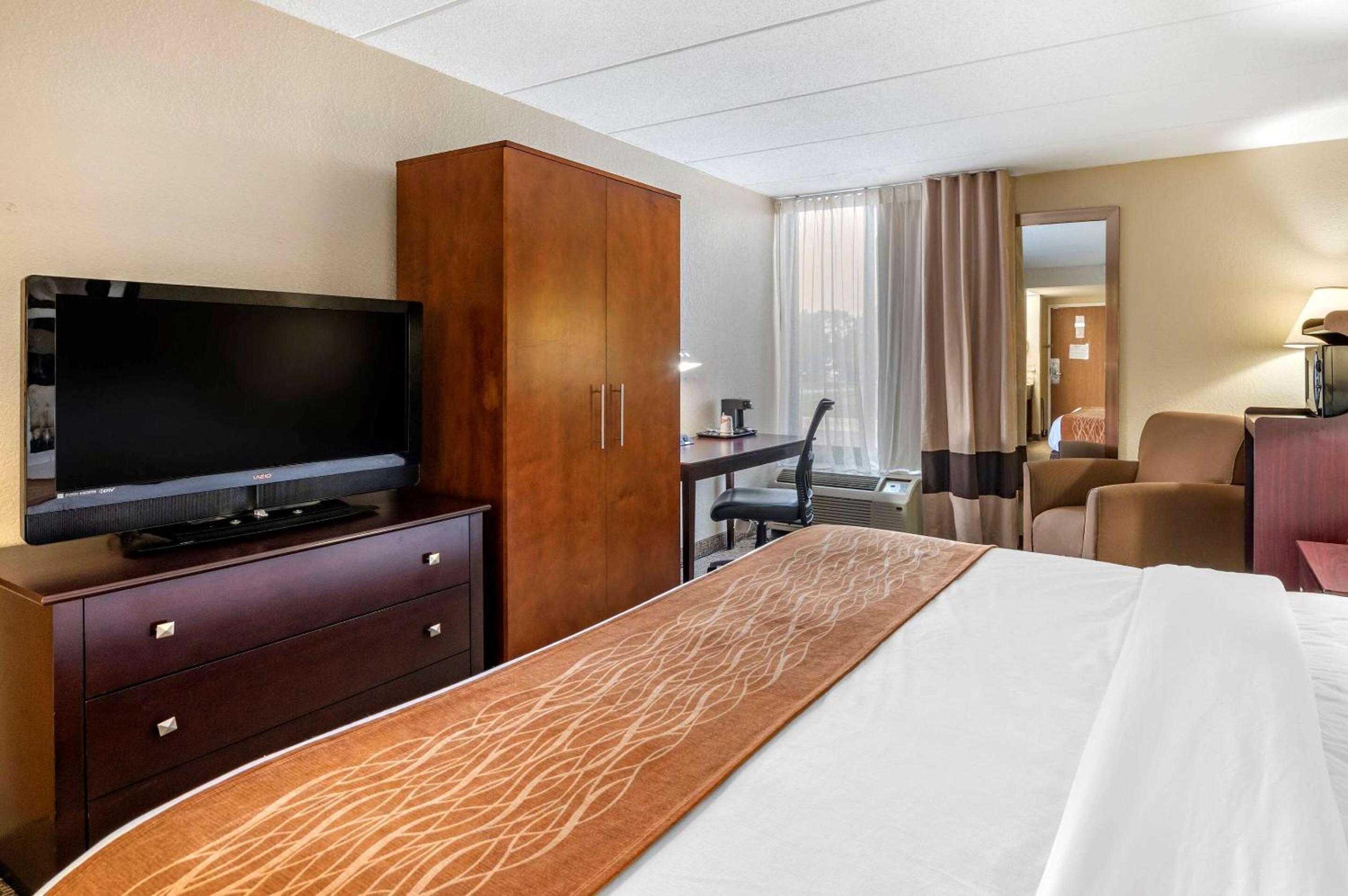 King Room - Accessible/Non-Smoking photo 2