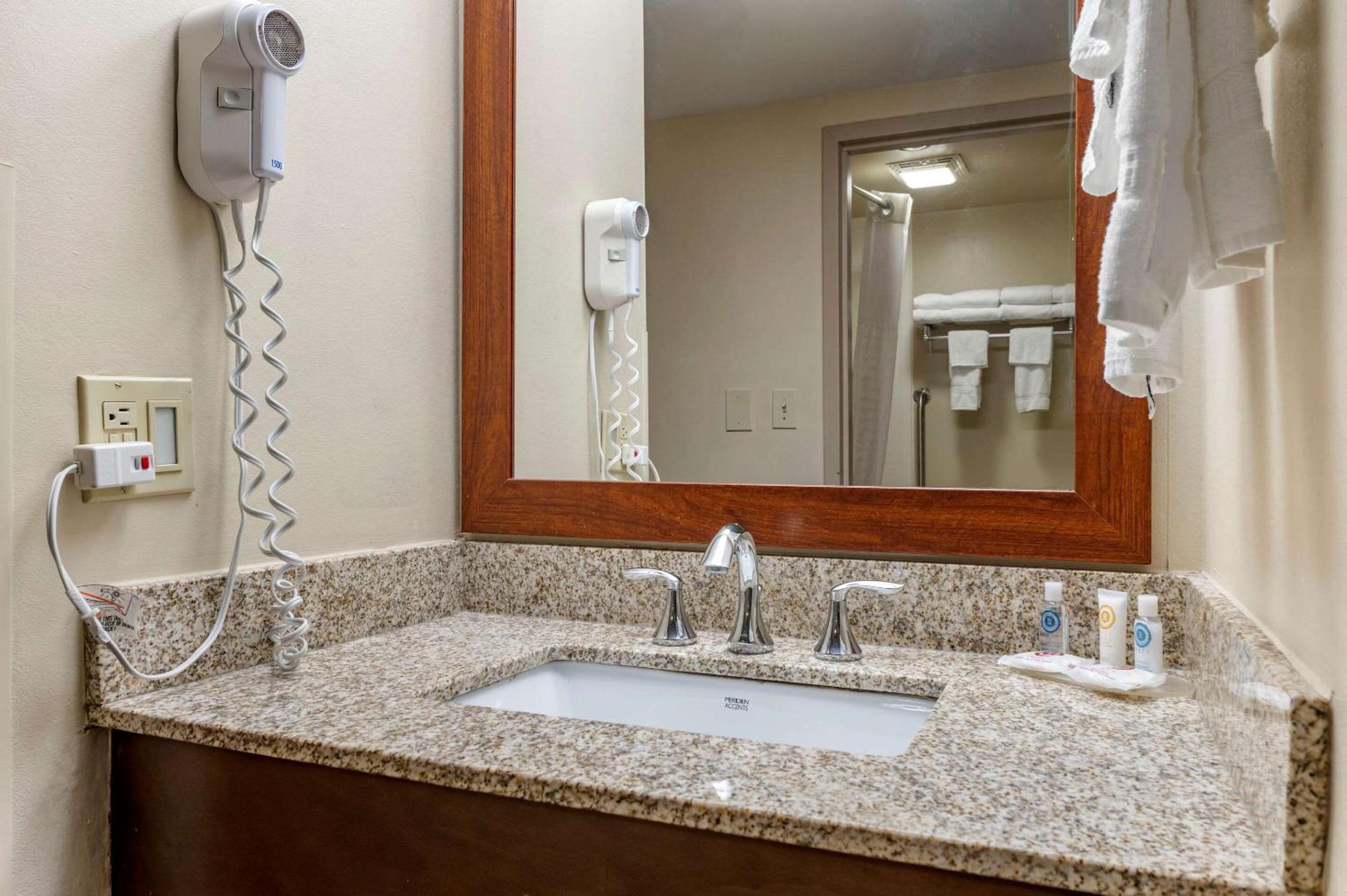 King Room - Accessible/Non-Smoking photo 3