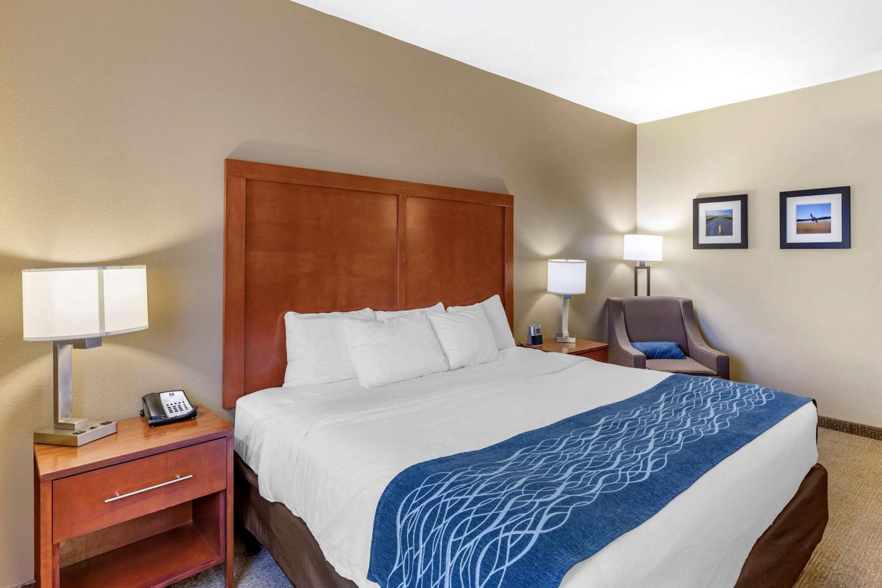 King Room - Non-Smoking - Photo 1
