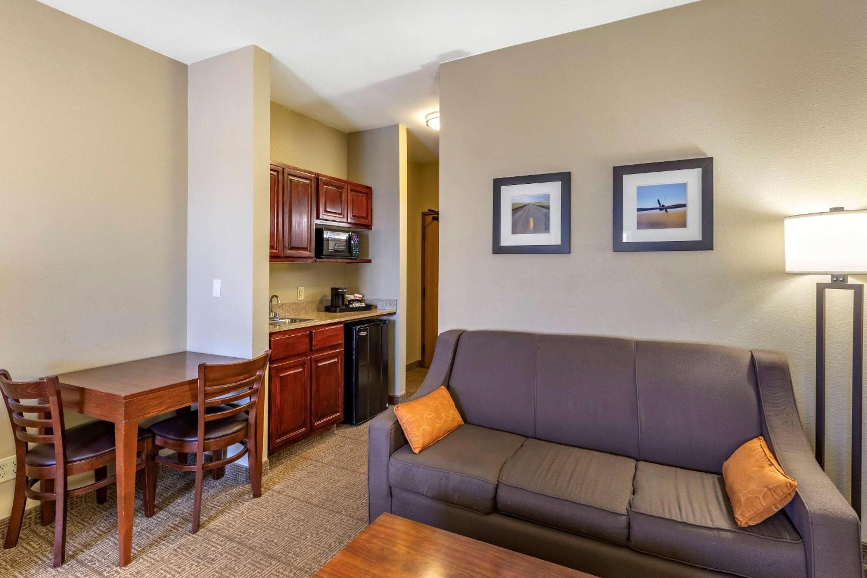 King Suite - Photo 2