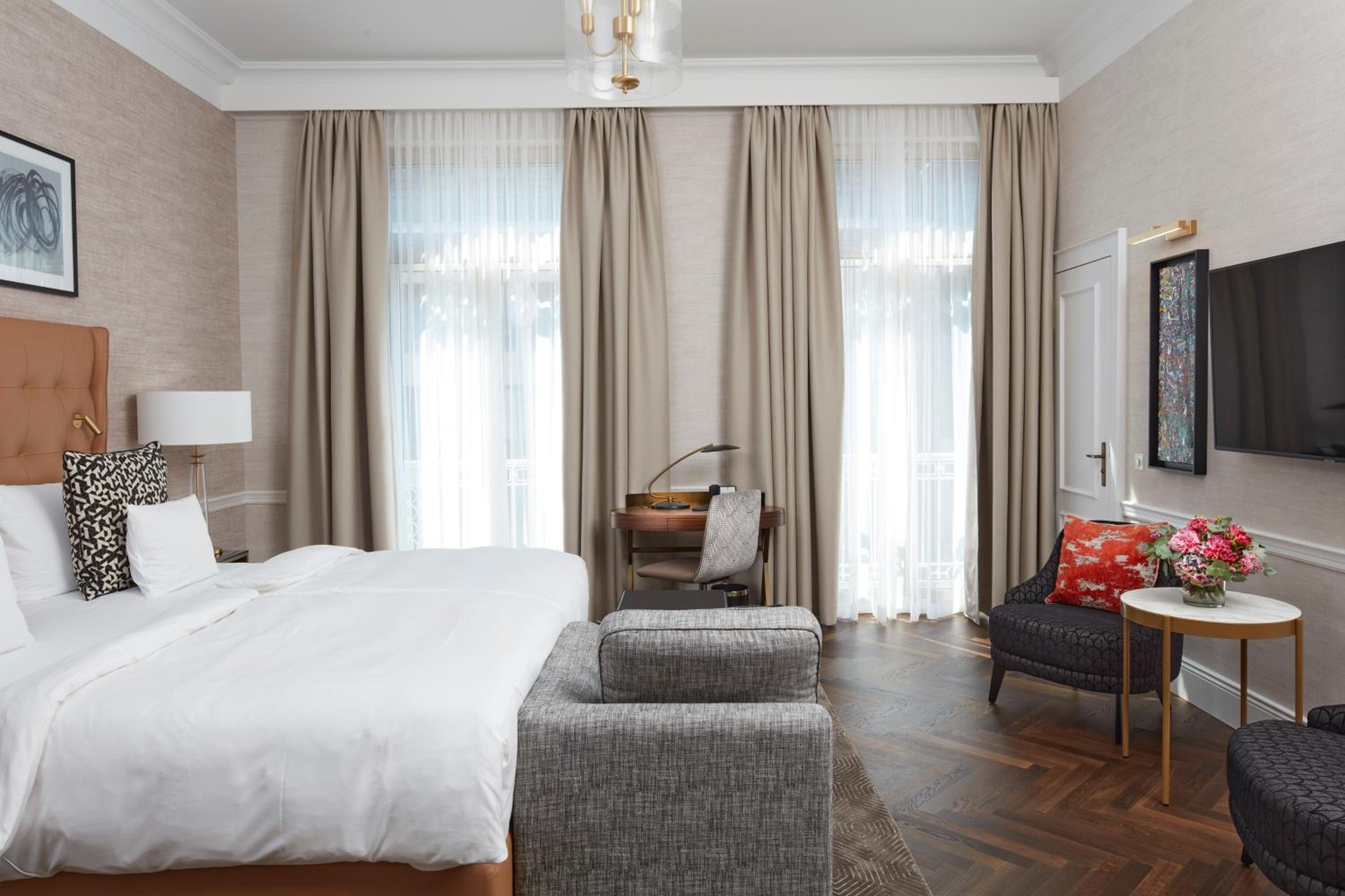 Deluxe Double Room - Photo 8