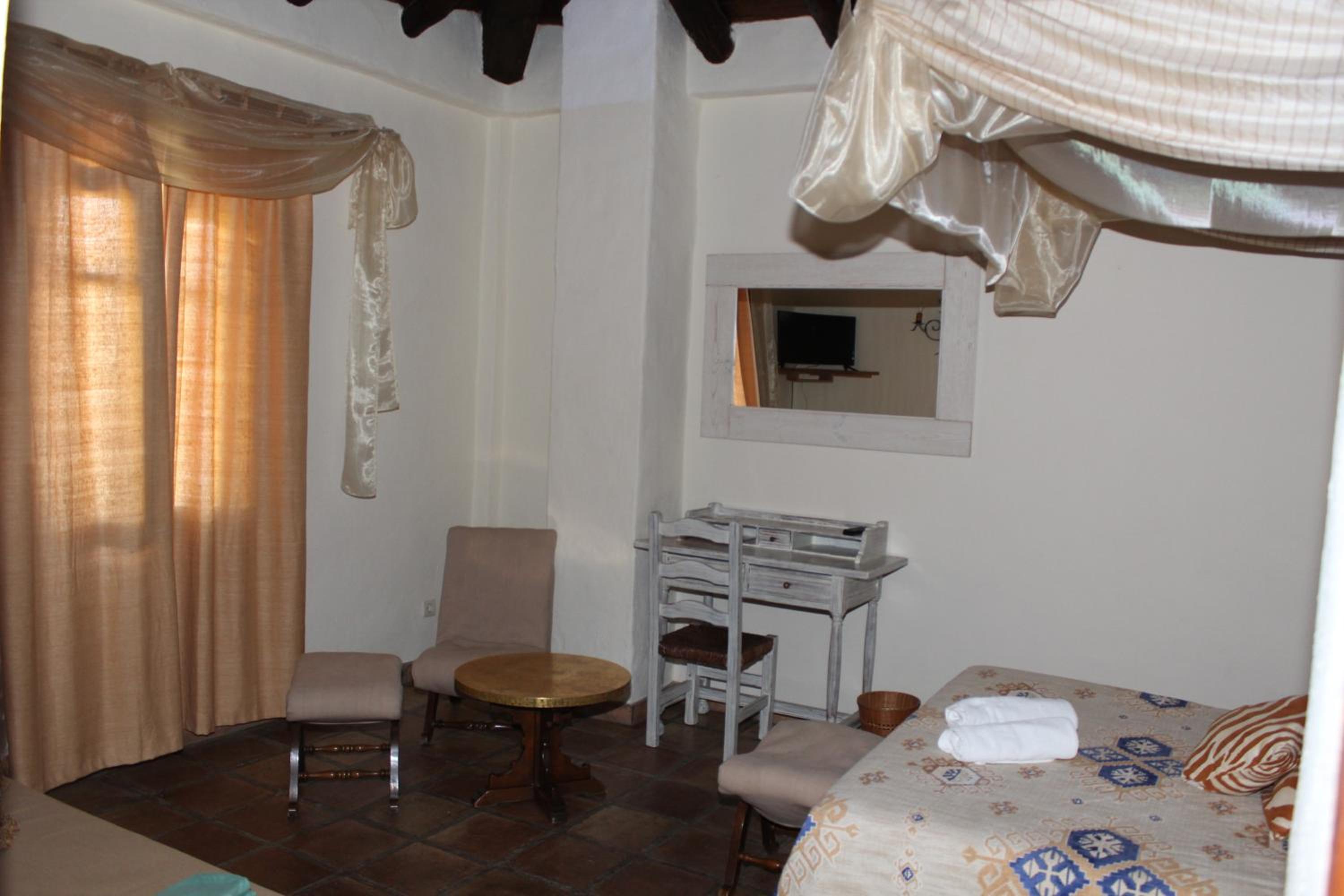 Double Room - Photo 16