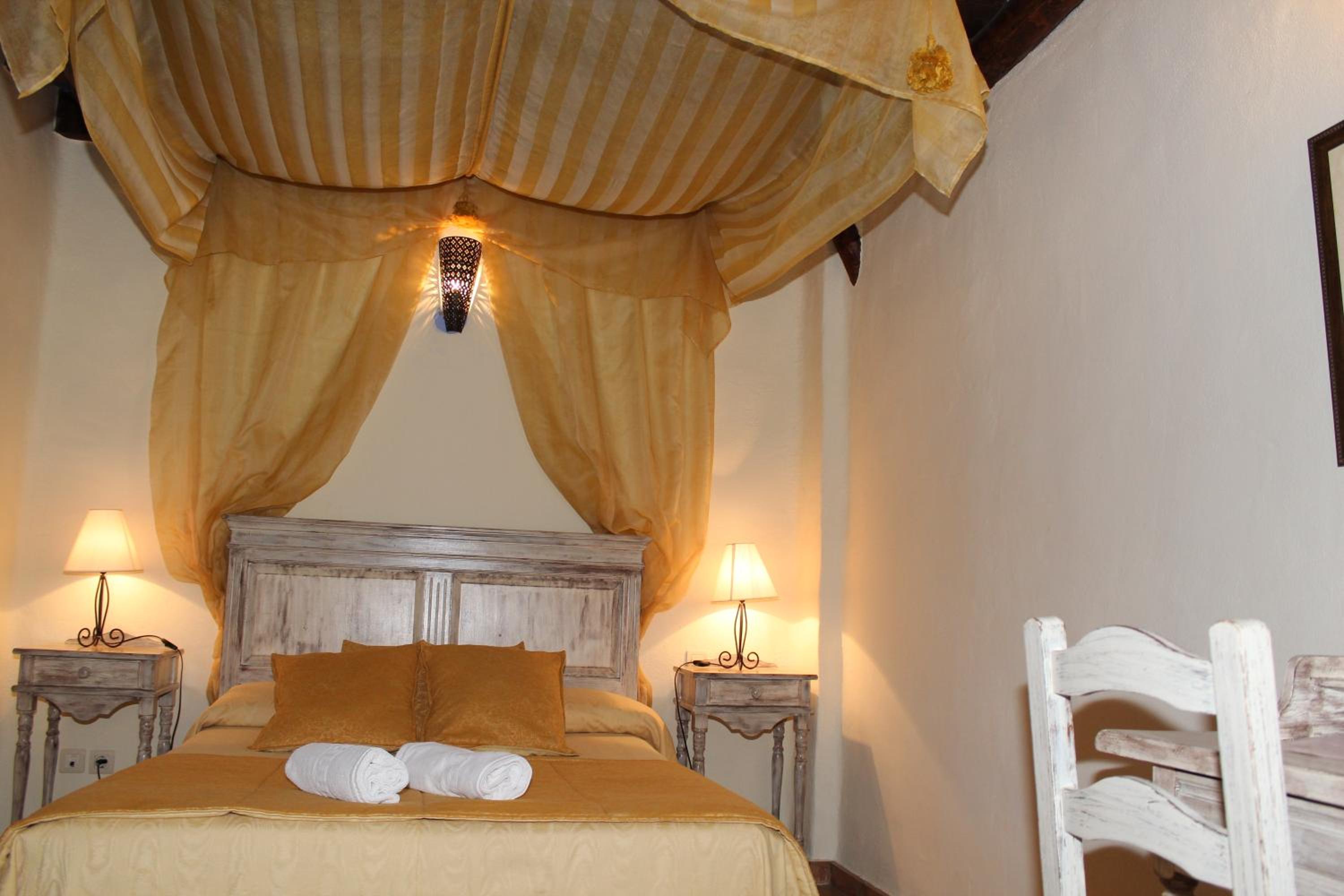 Double Room - Photo 15