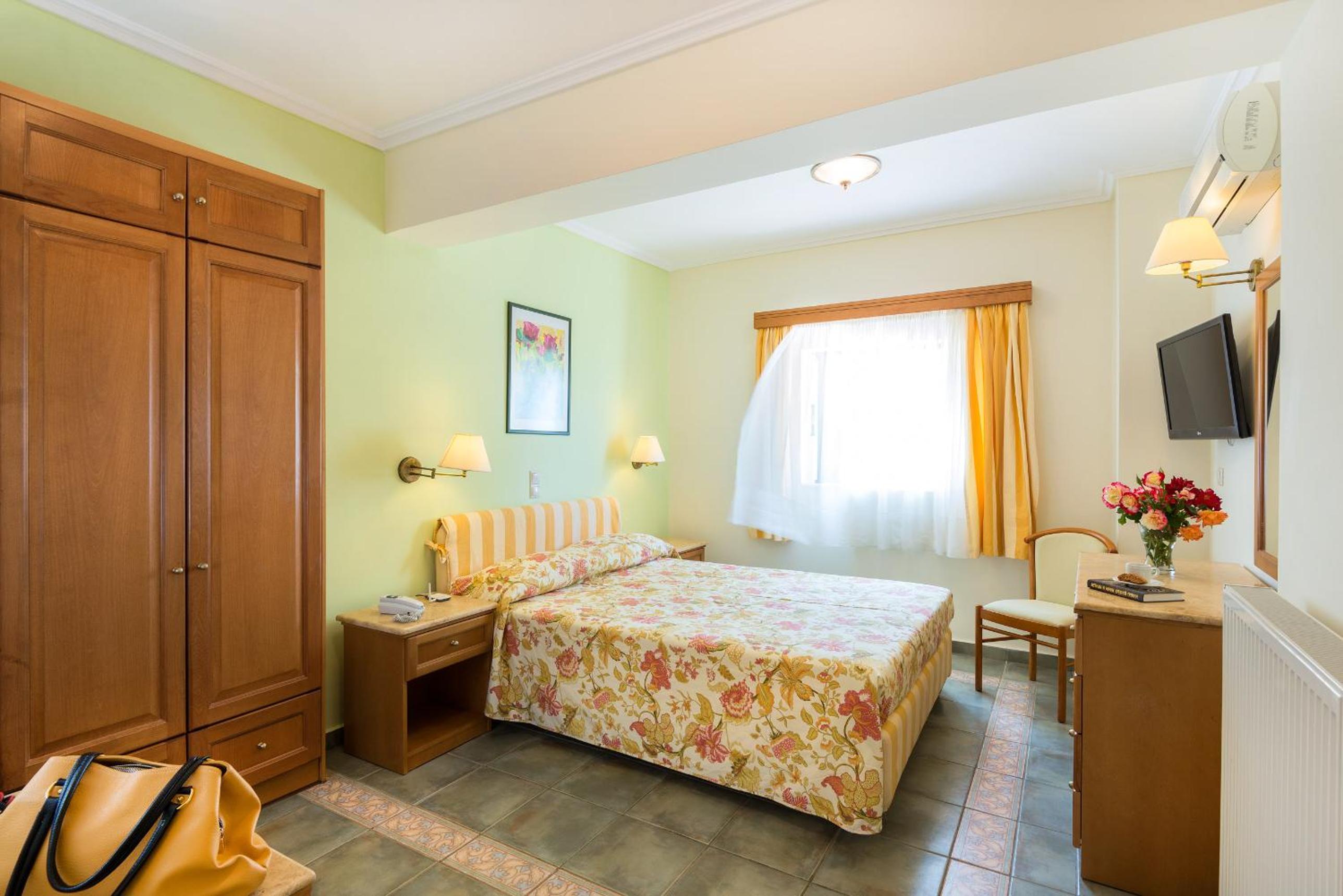 One-Bedroom Suite with Garden View and Sea View	 - Photo 1