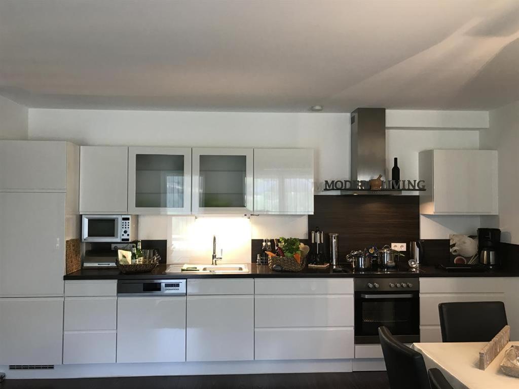 Three-Bedroom Apartment with Shower photo 2