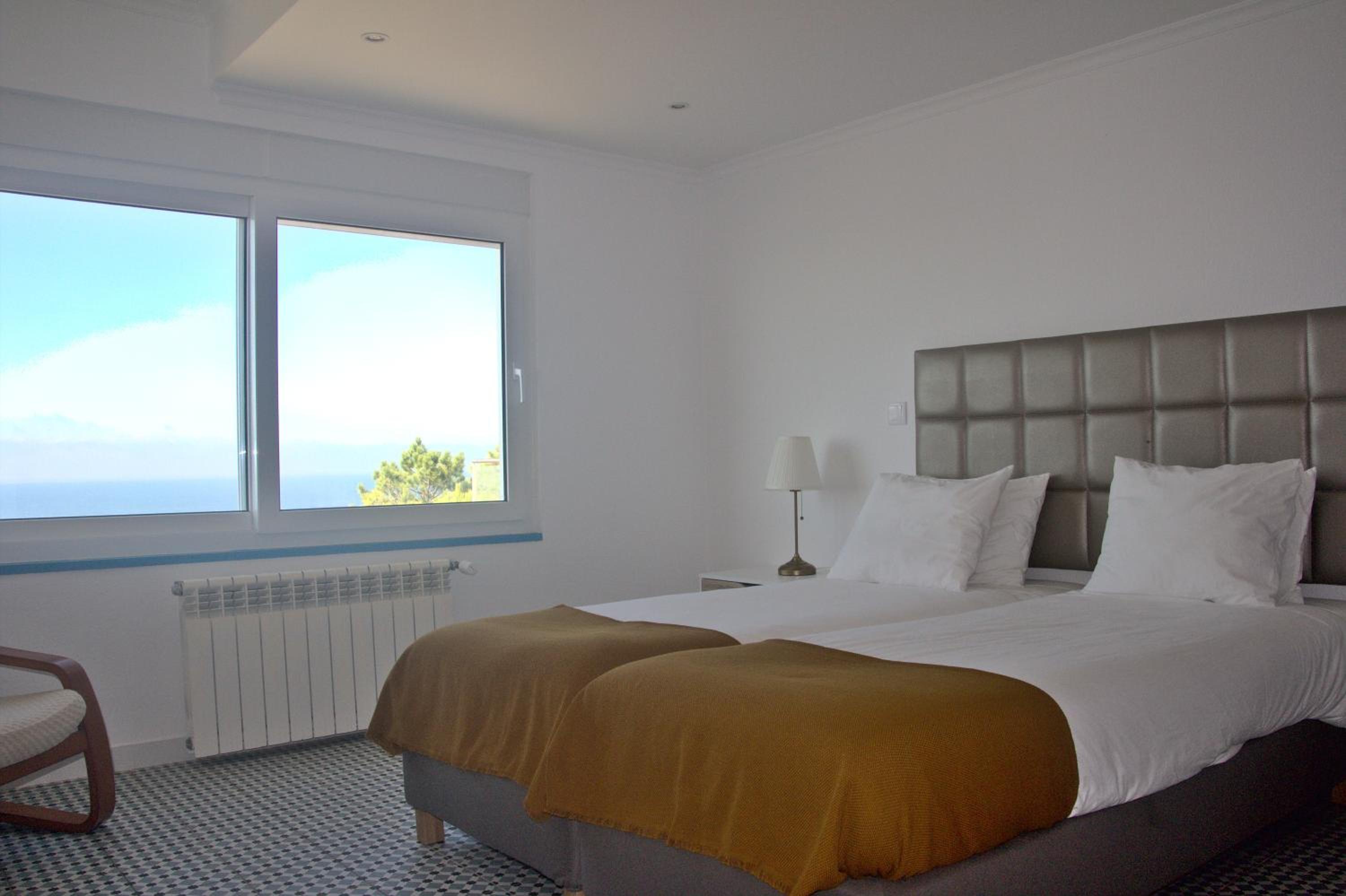 Standard Twin Room with Sea View - Photo 3