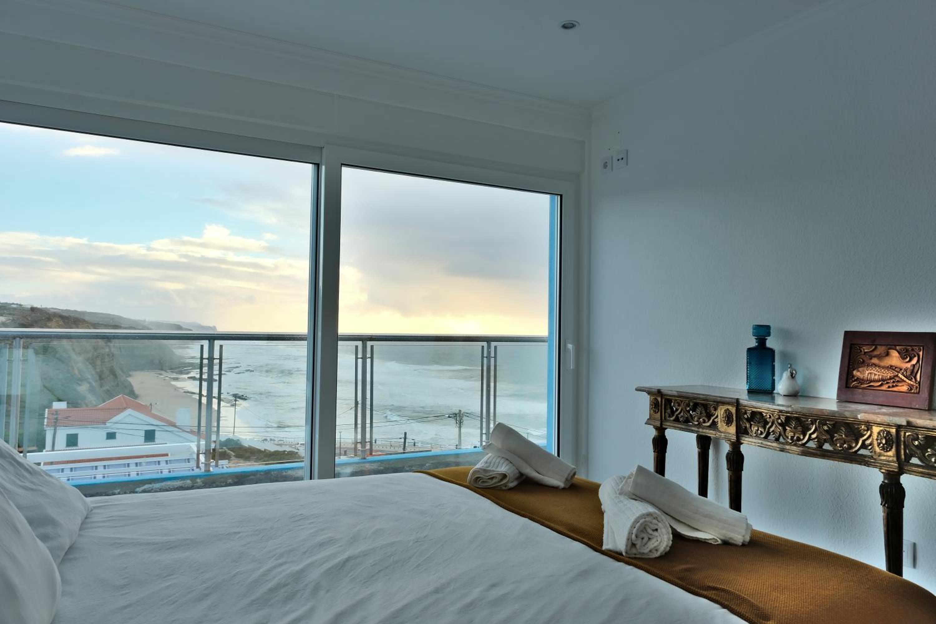 Double Room with Balcony and Sea View - Photo 3
