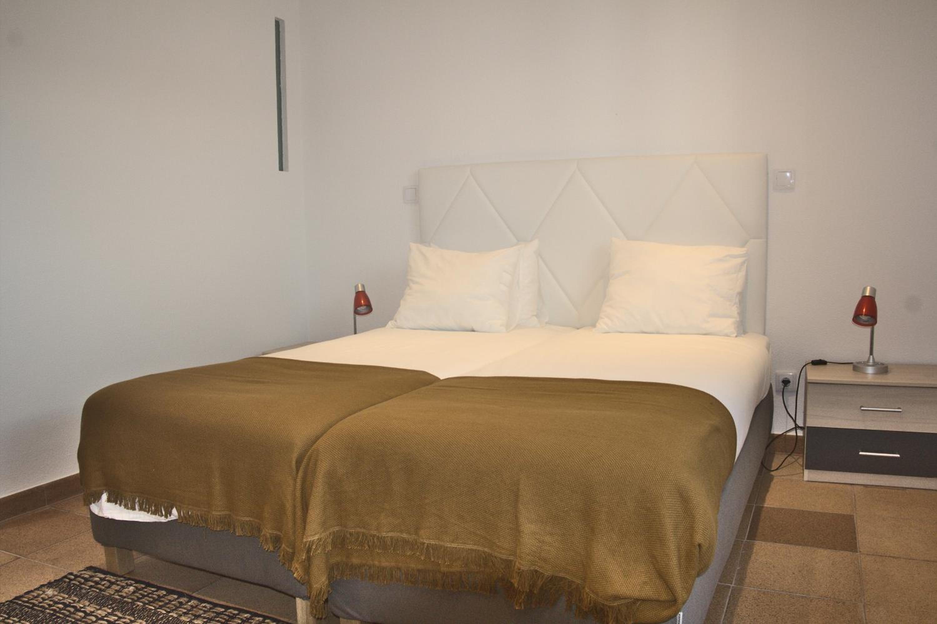 Economy Twin Room photo 3