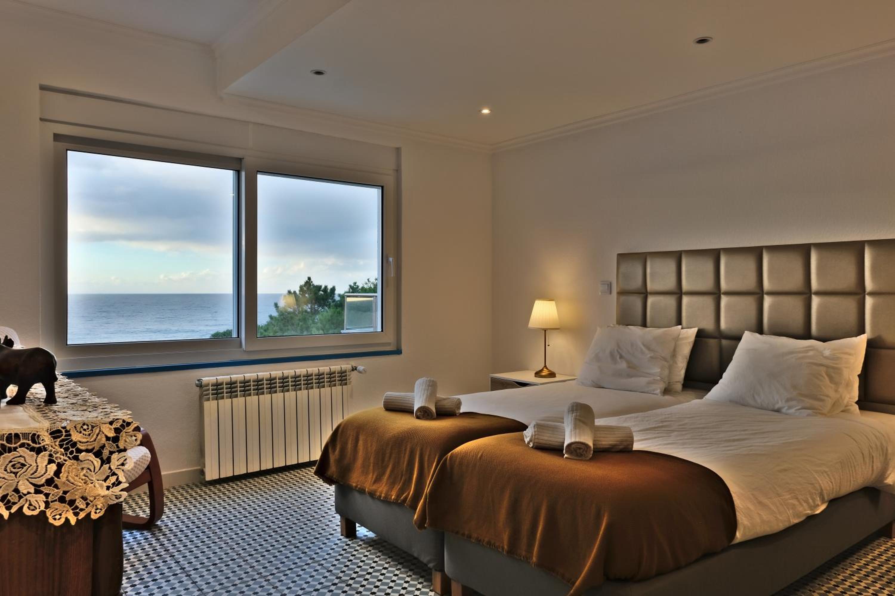 Standard Twin Room with Sea View - Photo 4