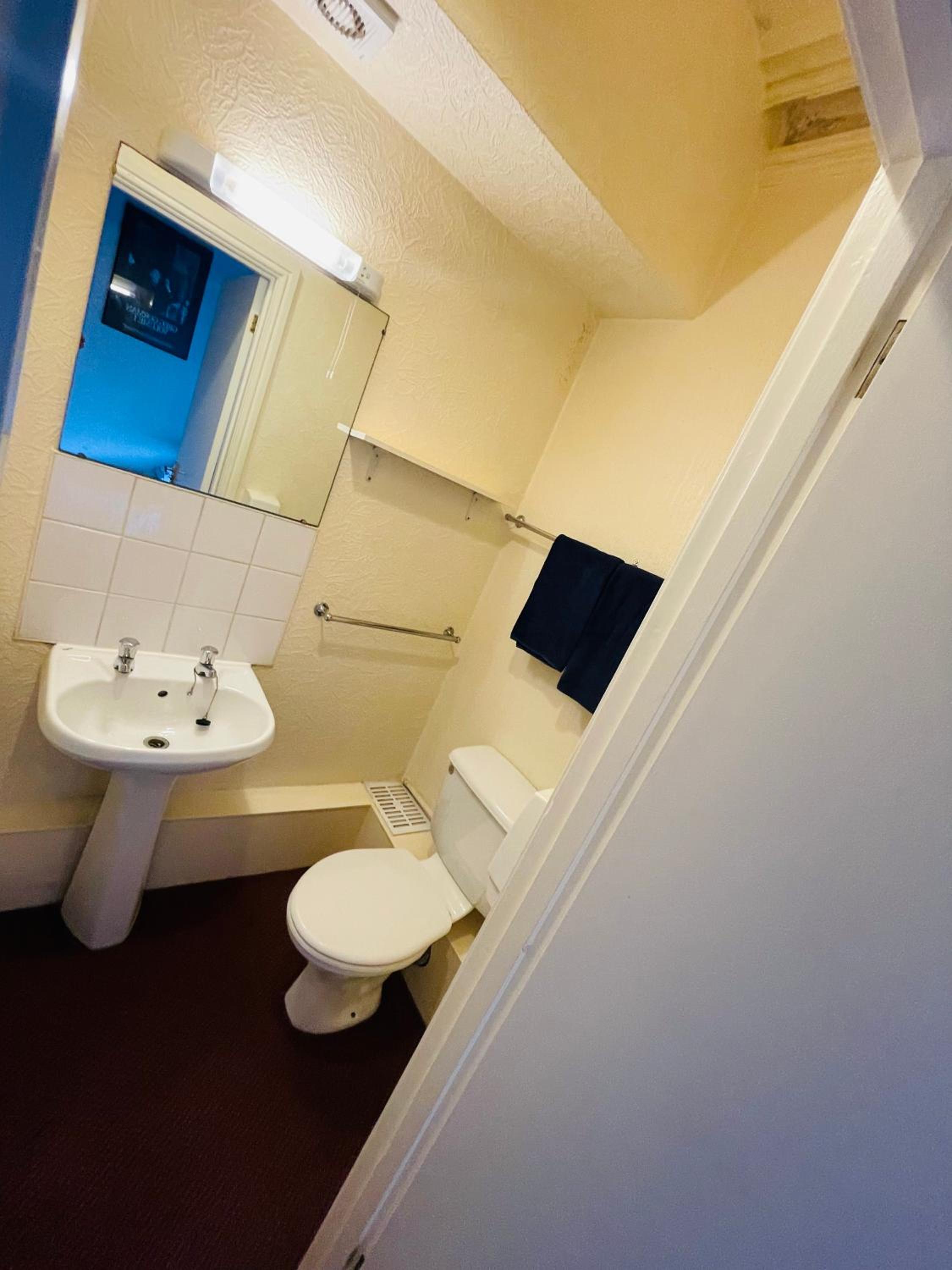 Standard Twin Room - Photo 2
