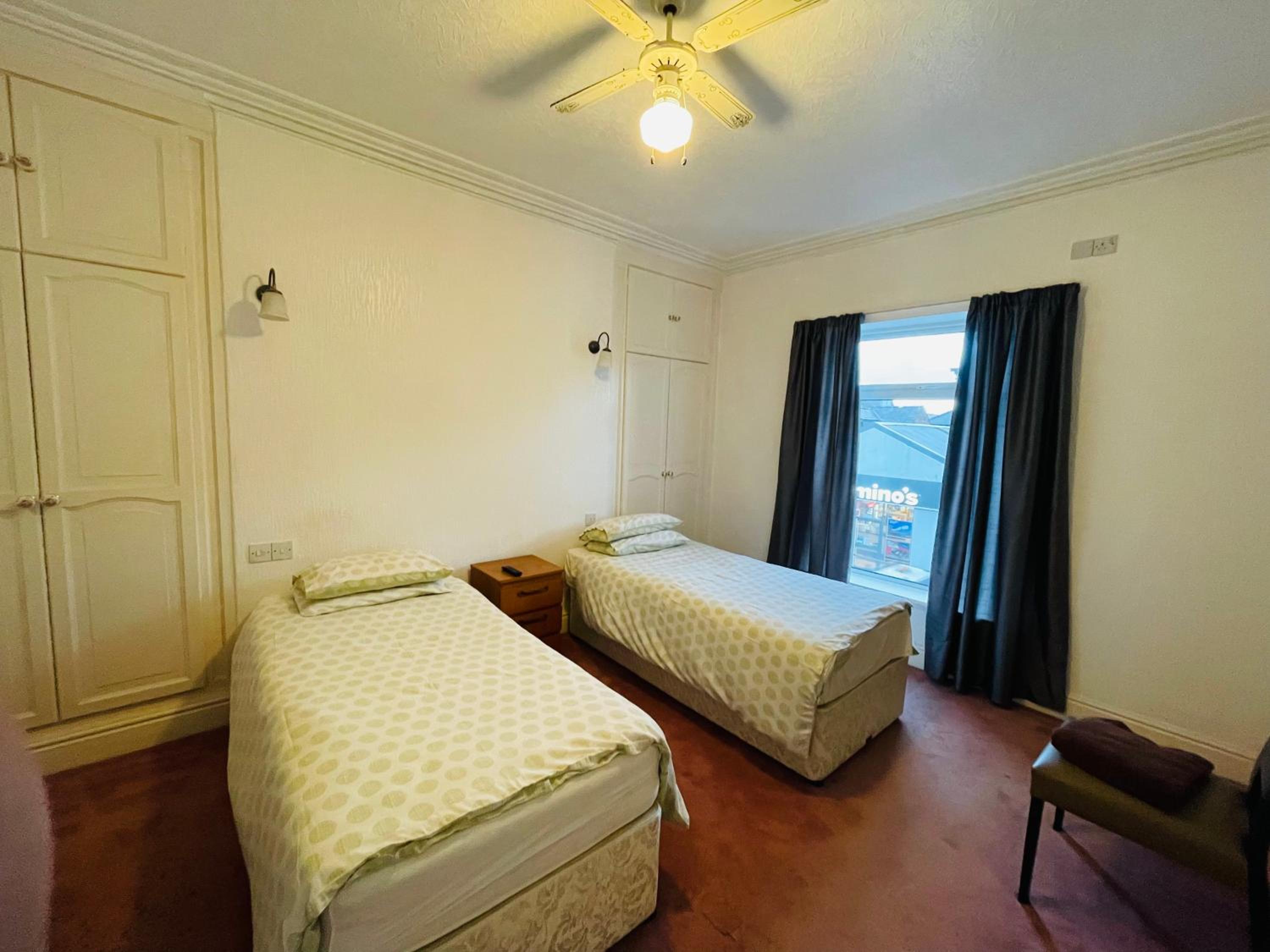 Standard Twin Room - Photo 1