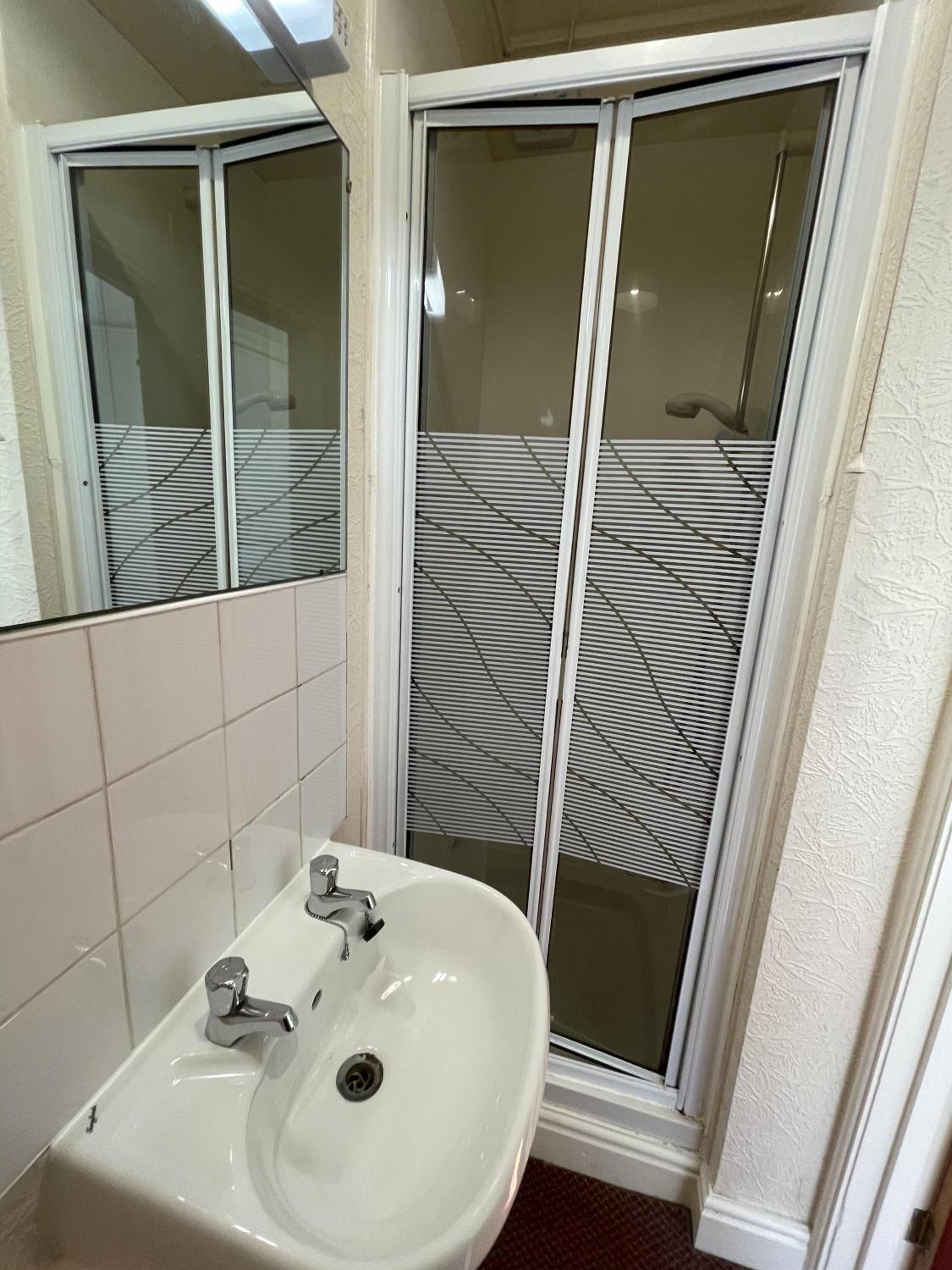 Standard Twin Room - Photo 3