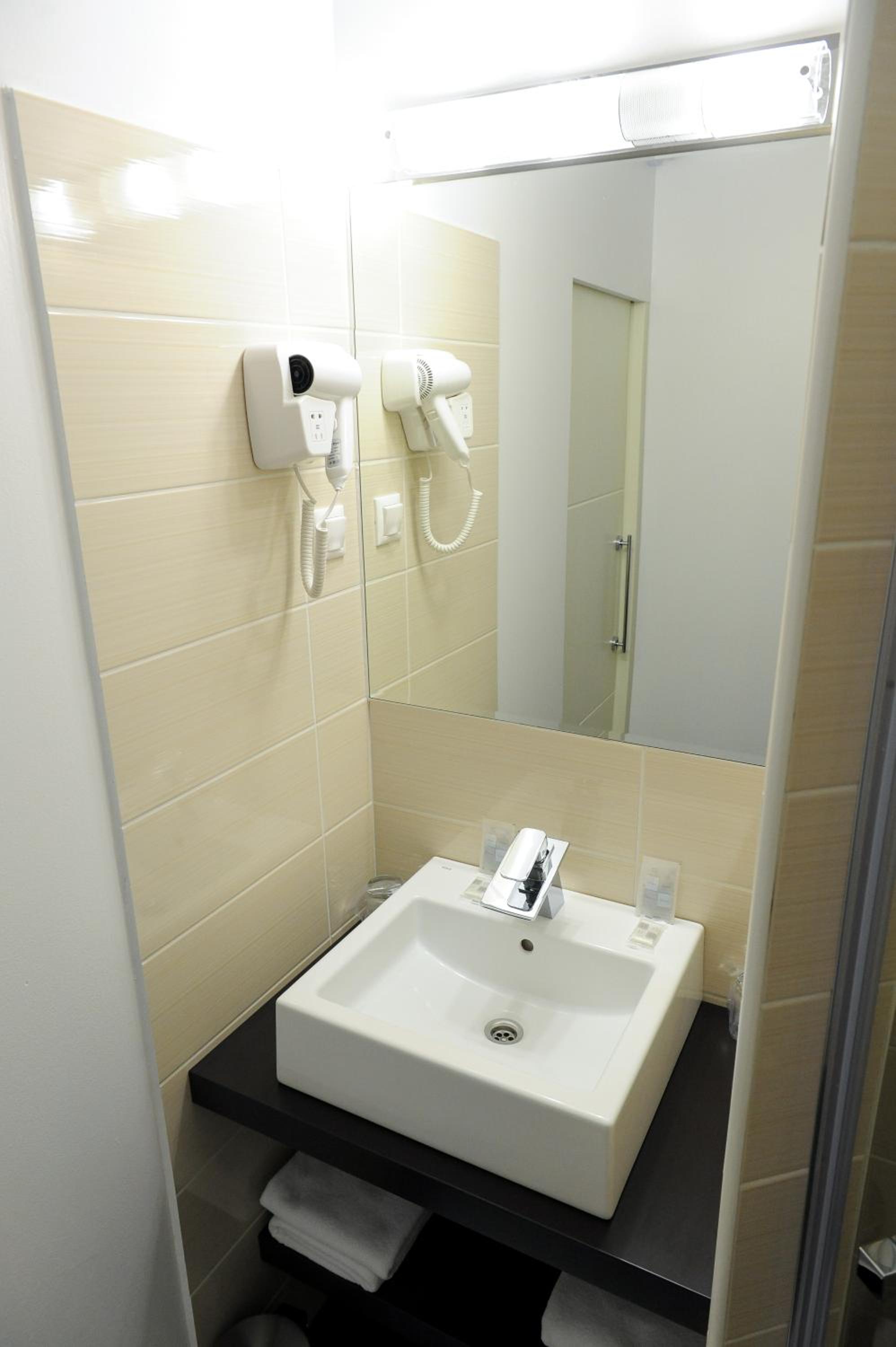 Double or Twin Room - Photo 3