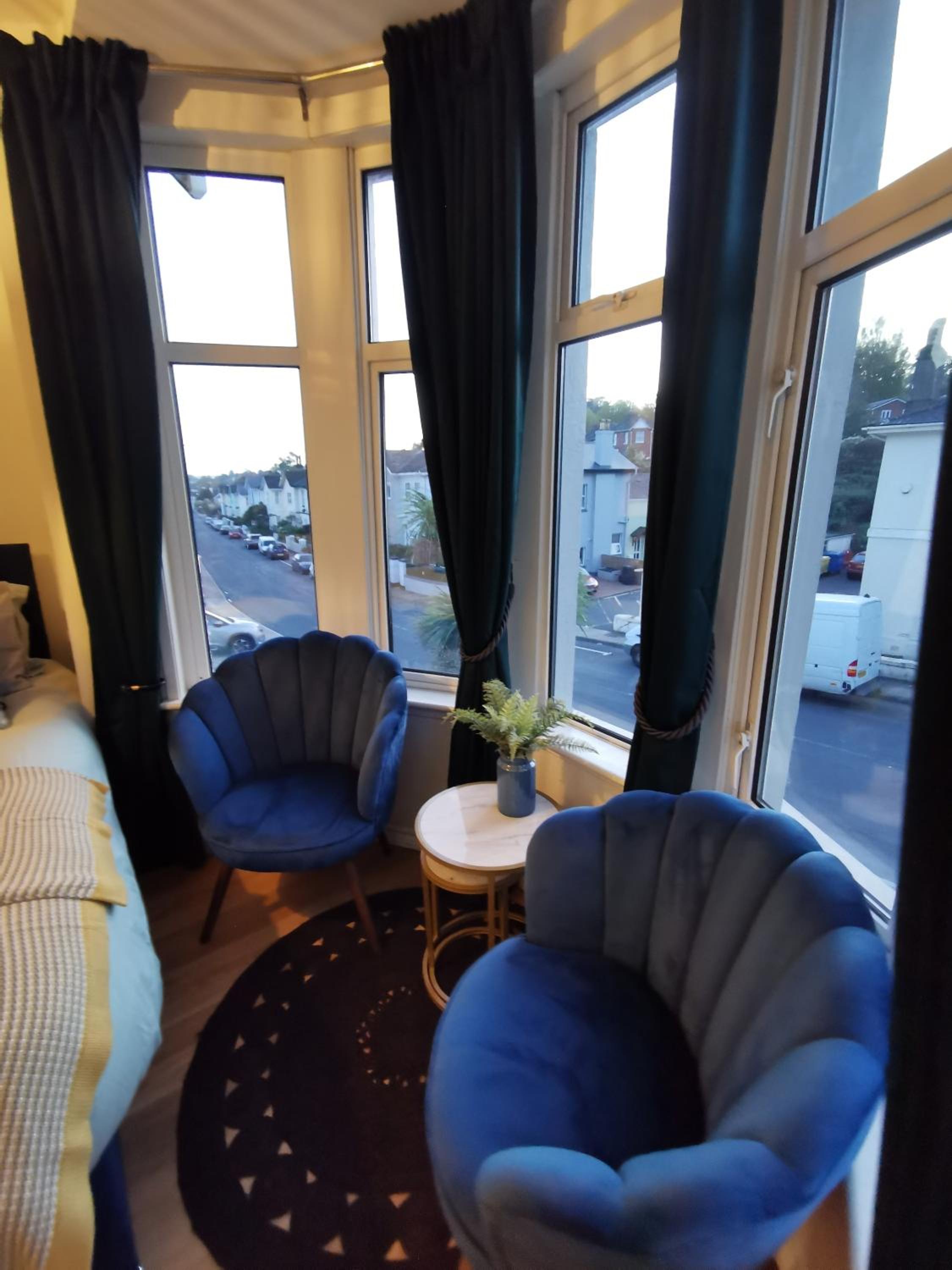 Double Room with Private Bathroom - Photo 16