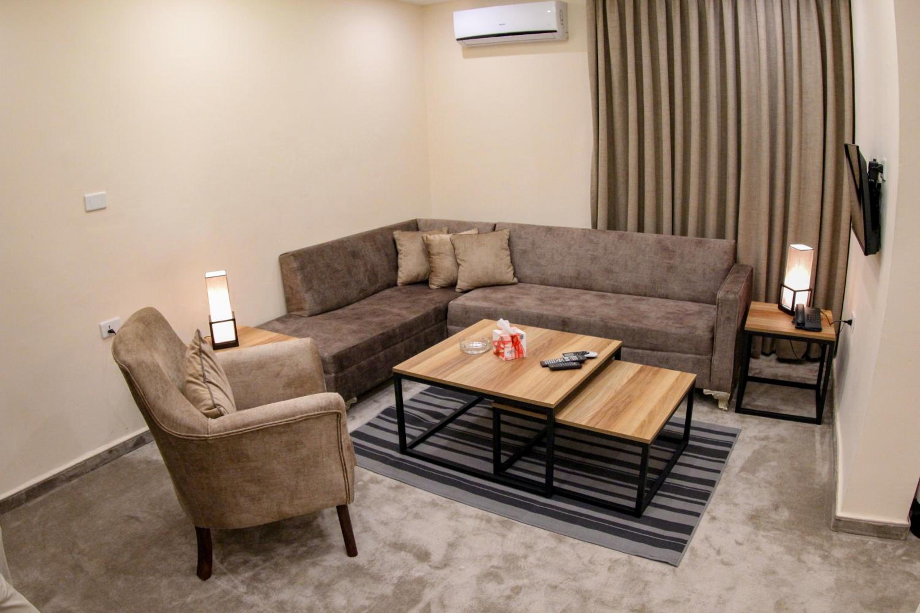 One-Bedroom Apartment - Photo 1