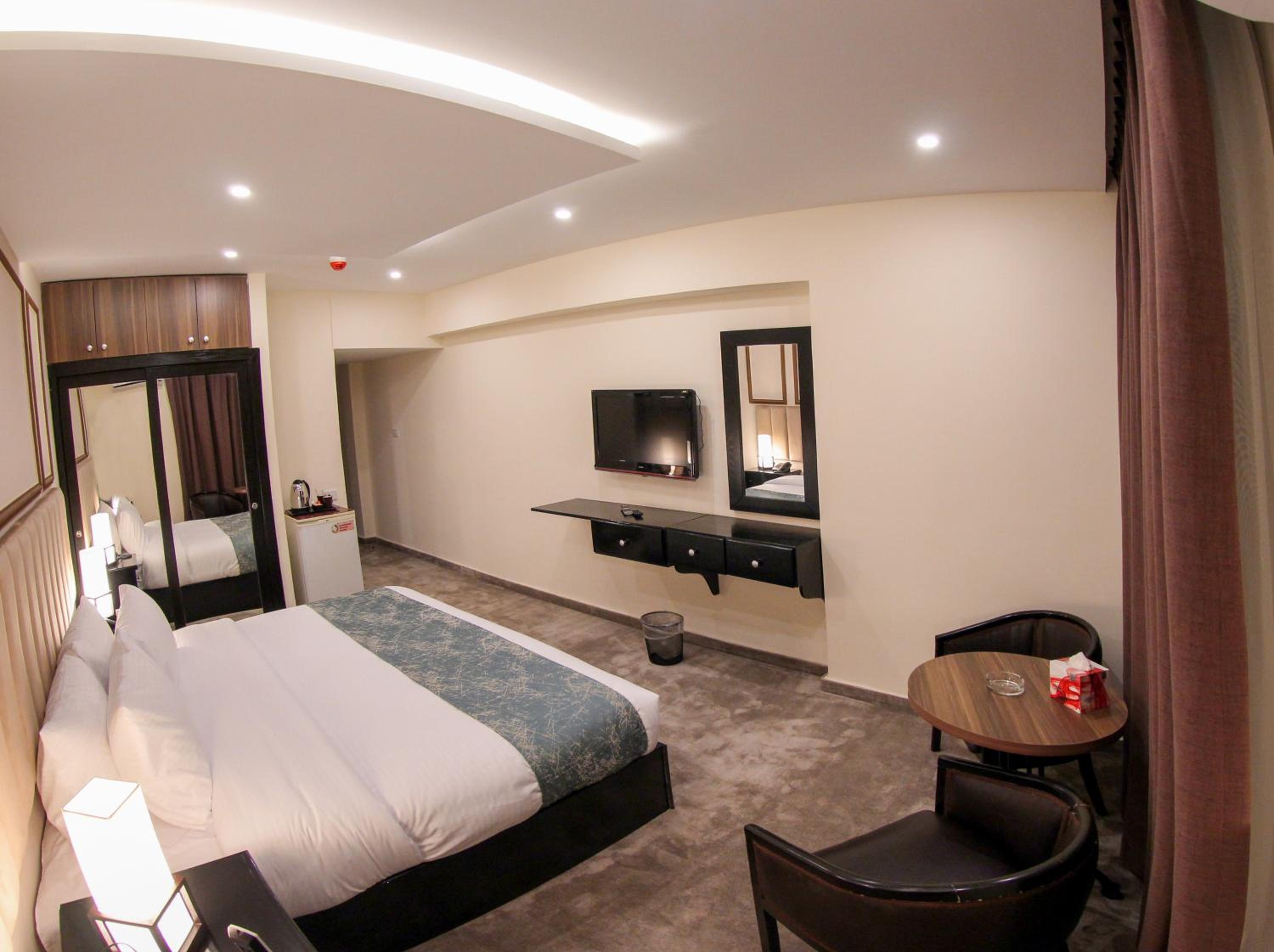 Deluxe Double or Twin Room - Photo 7