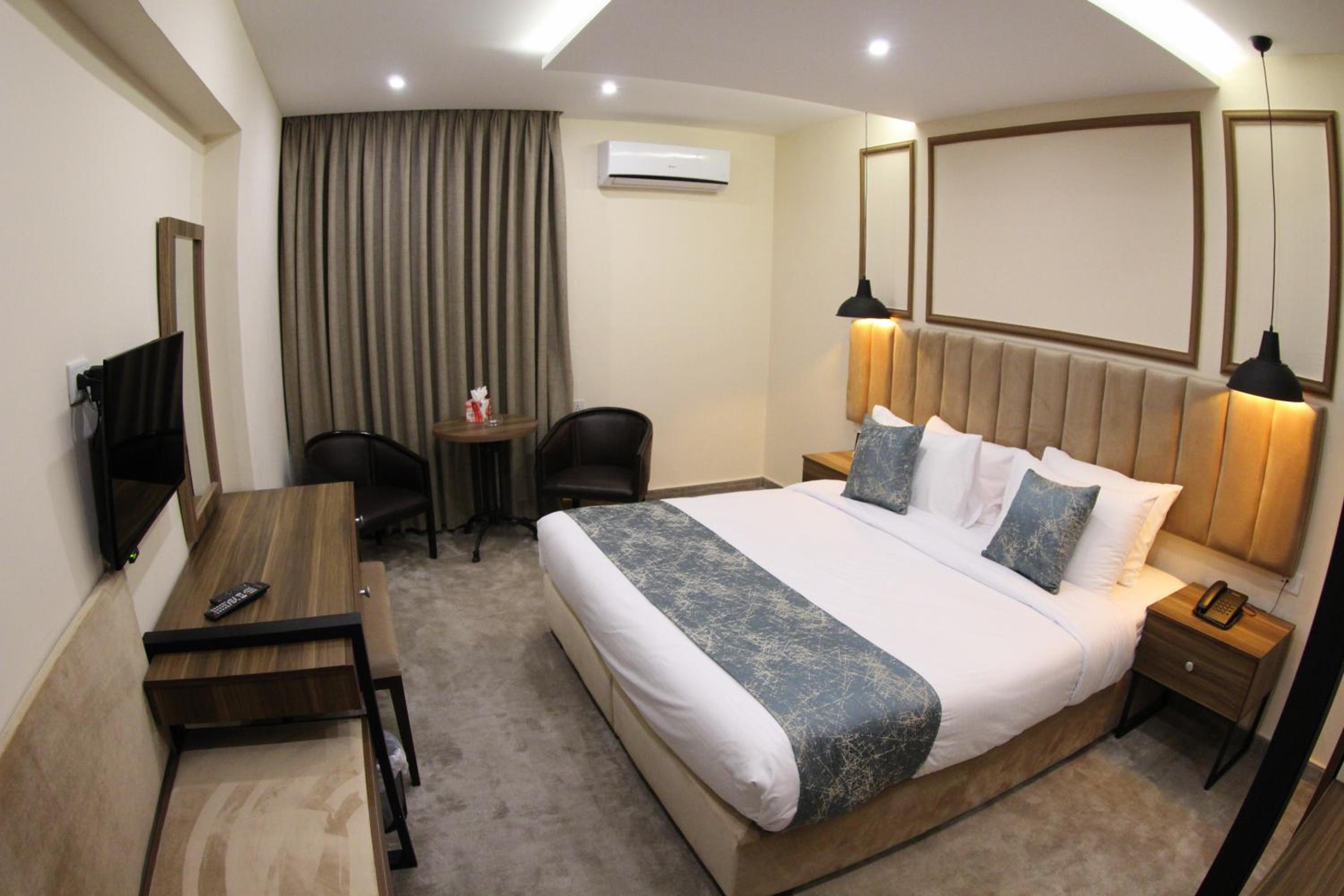 Superior Double or Twin Room - Photo 9