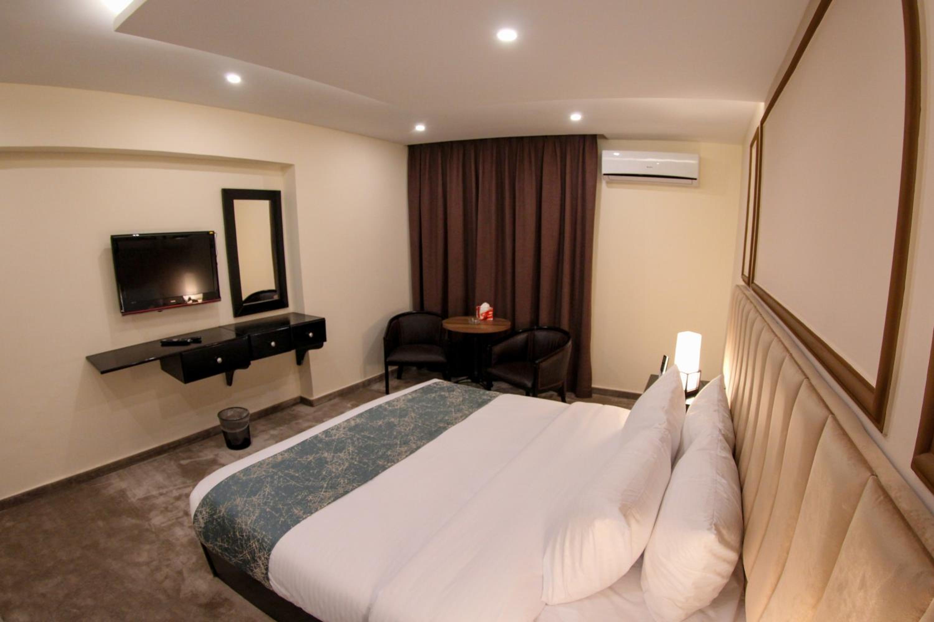 Deluxe Double or Twin Room - Photo 6
