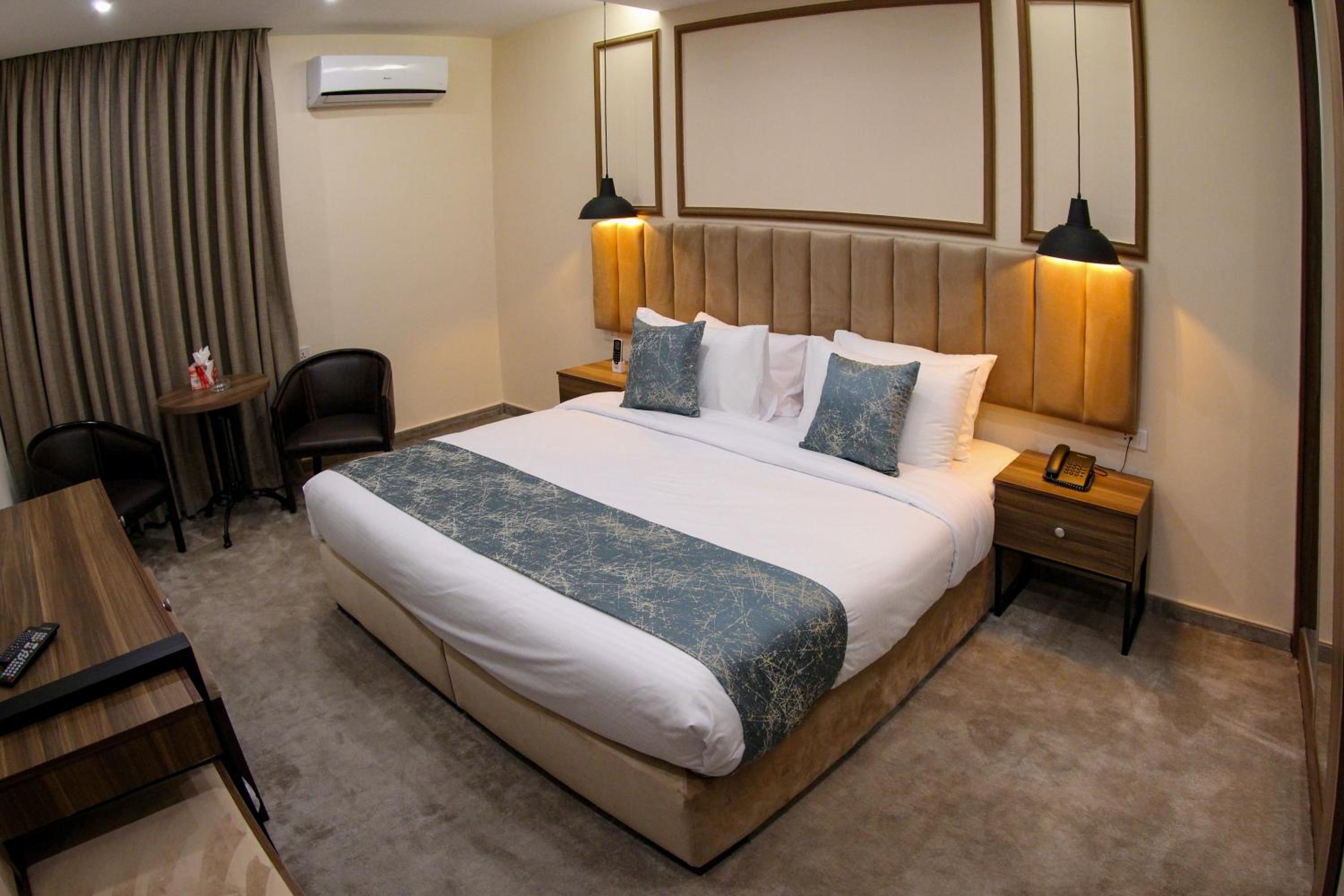 Superior Double or Twin Room - Photo 10