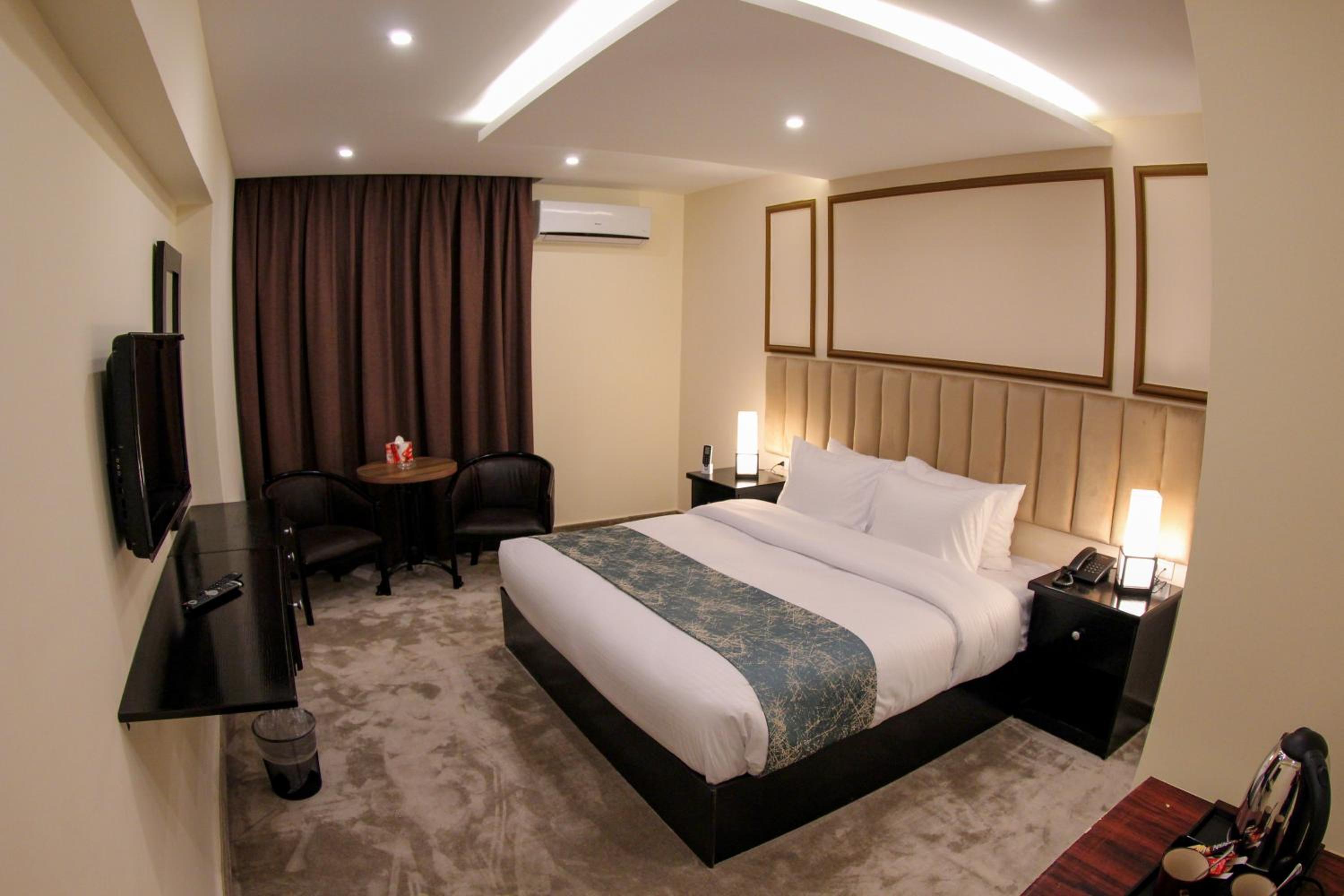 Deluxe Double or Twin Room - Photo 8