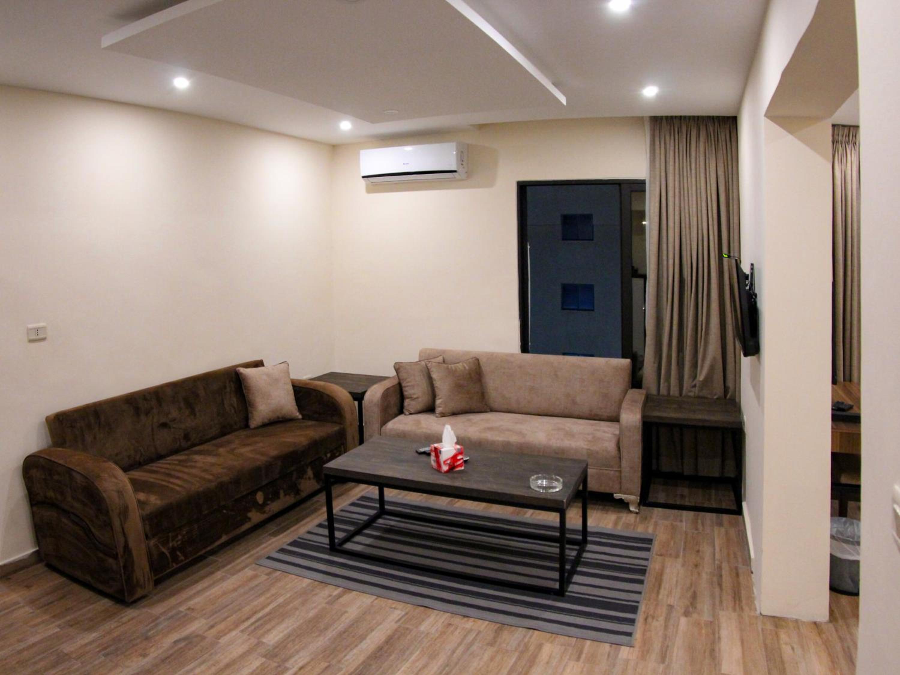 One-Bedroom Apartment - Photo 8