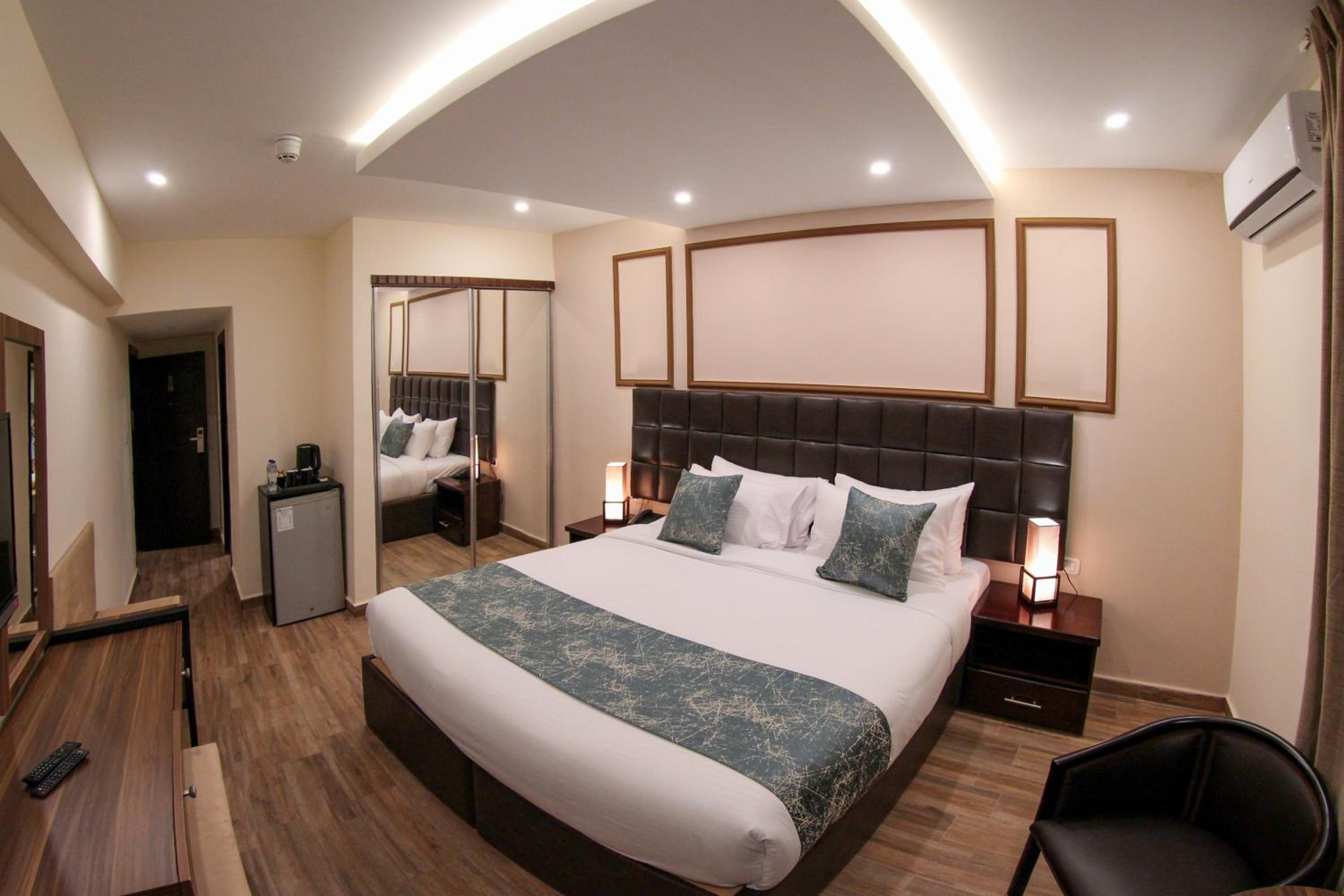 Superior Double or Twin Room - Photo 23