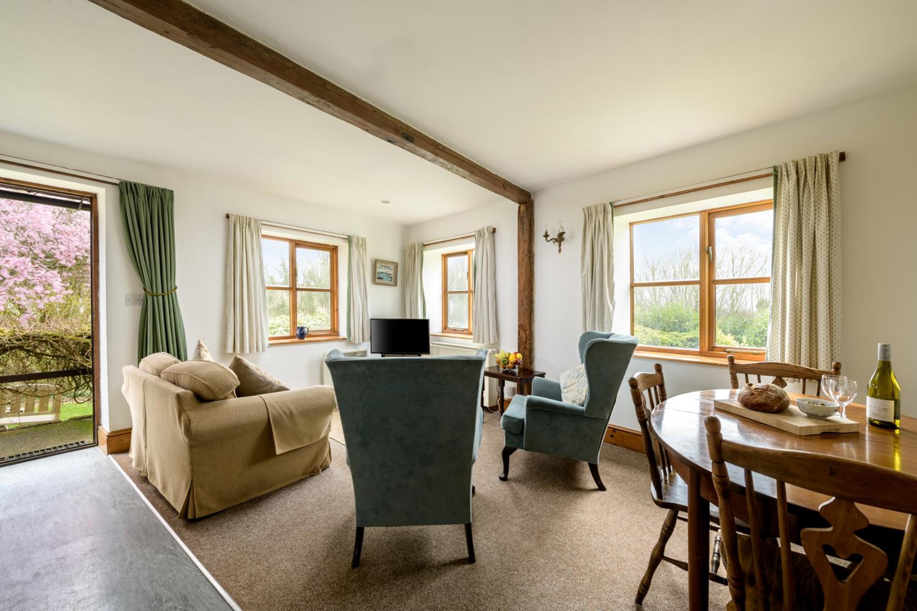 Cottage with Lake View (4 Adults) - Cakehouse photo 3