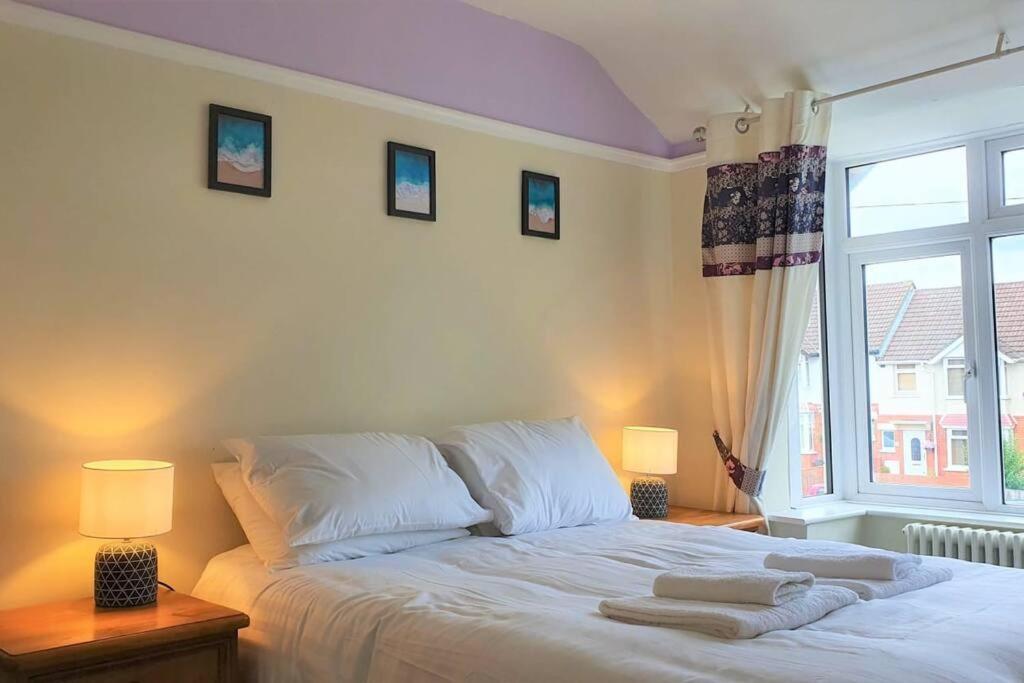 Five-Bedroom House - Photo 9