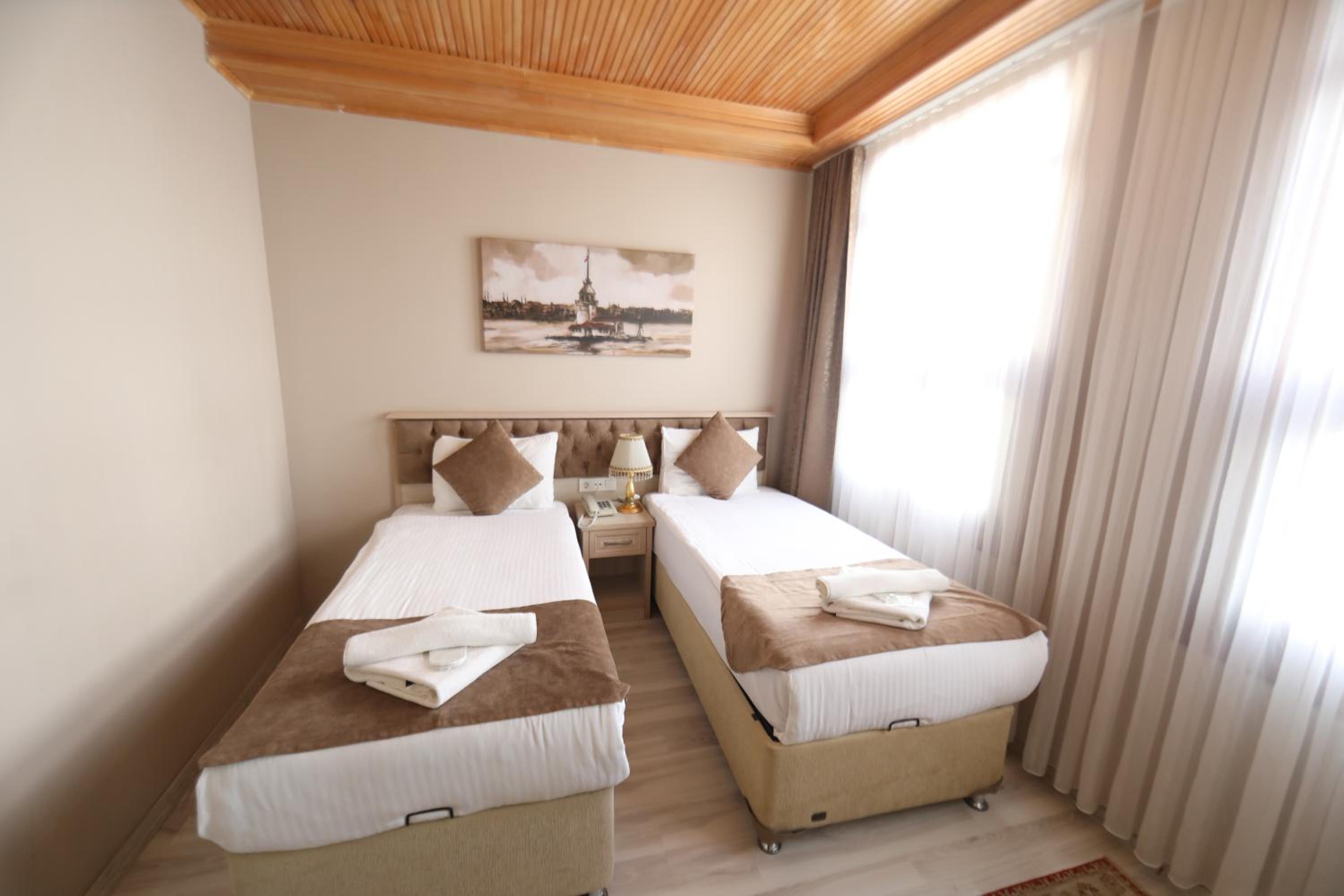 Economy Twin Room photo 2