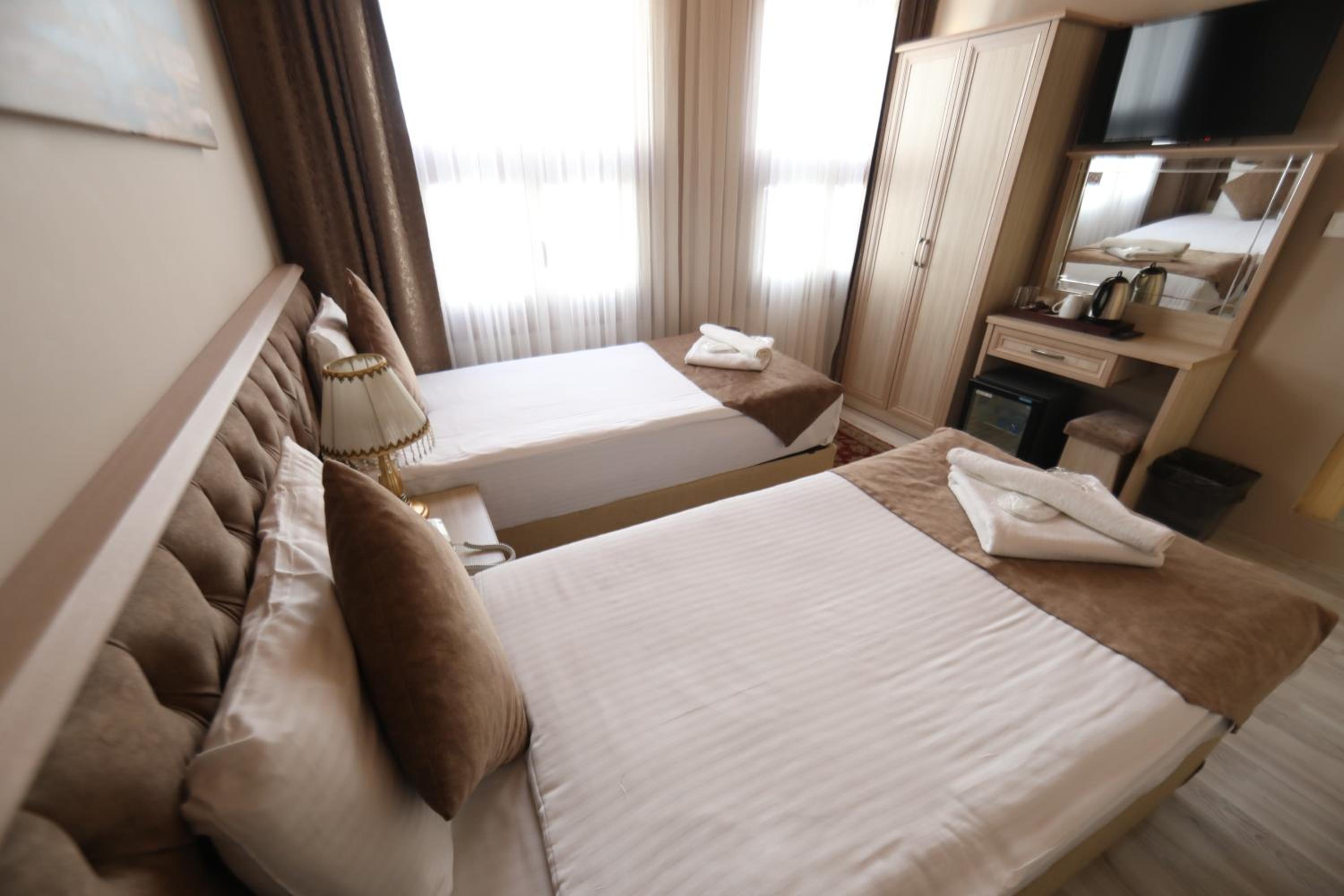 Economy Twin Room photo 3