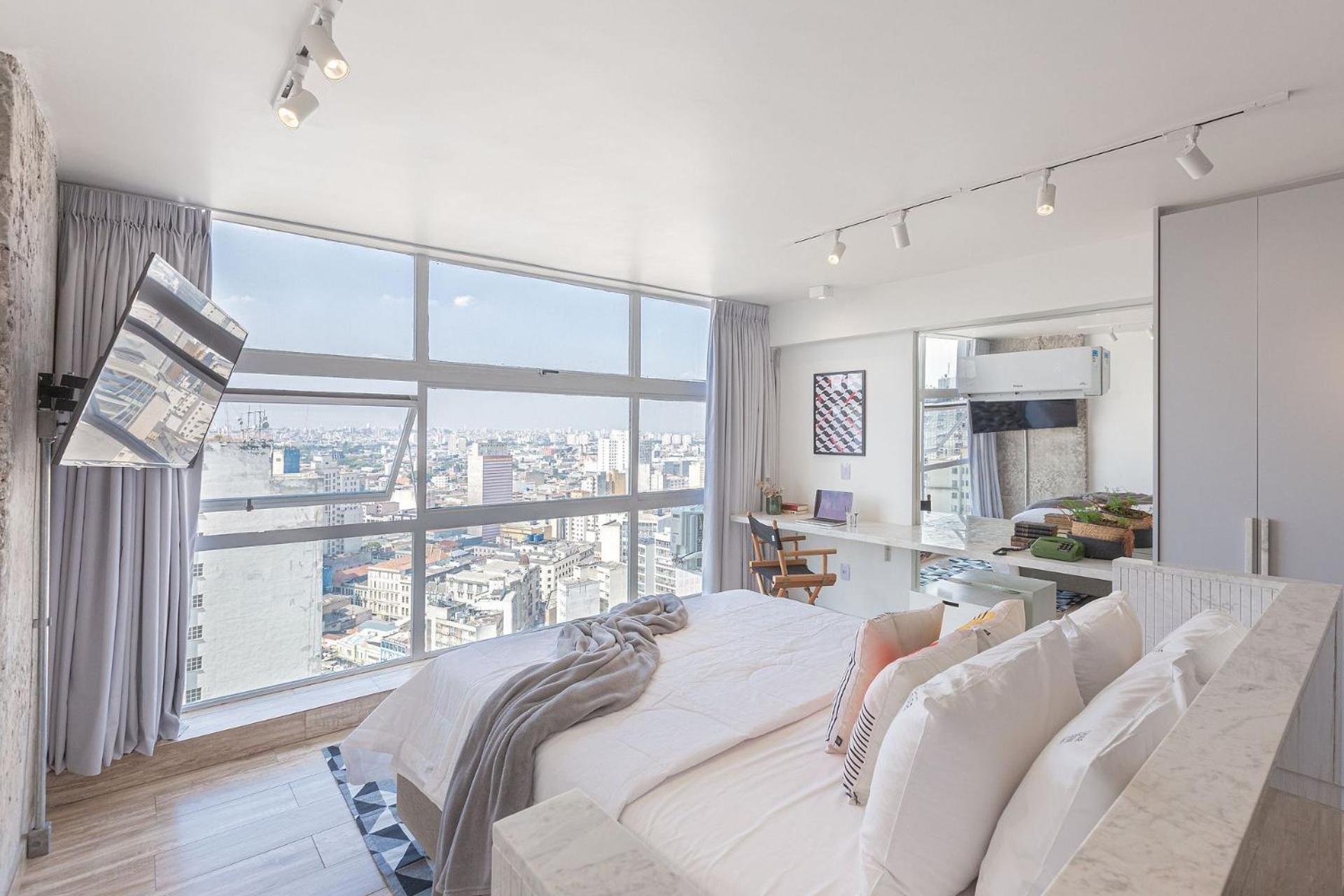 Apartment with City View - Photo 1