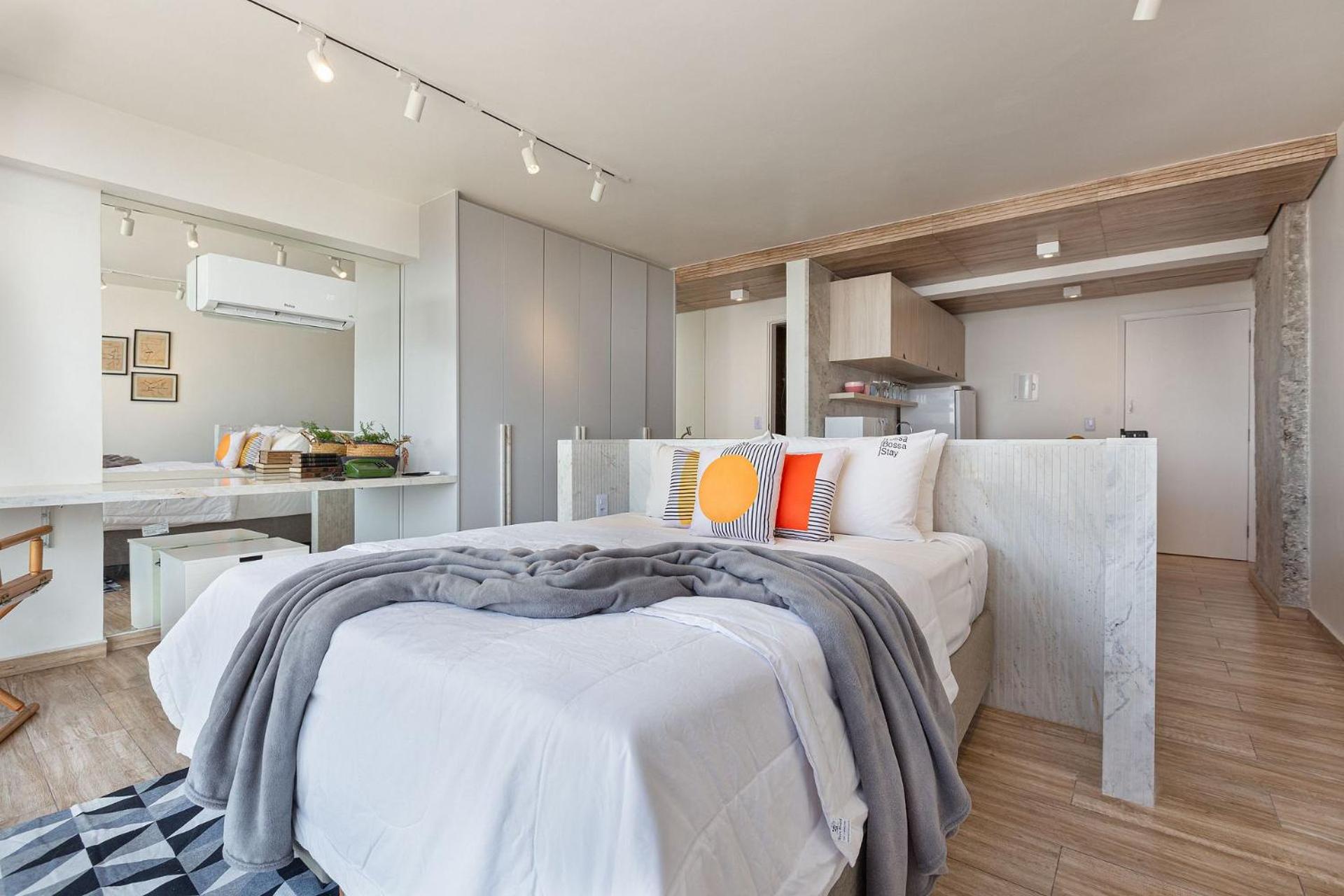 Apartment with City View - Photo 20