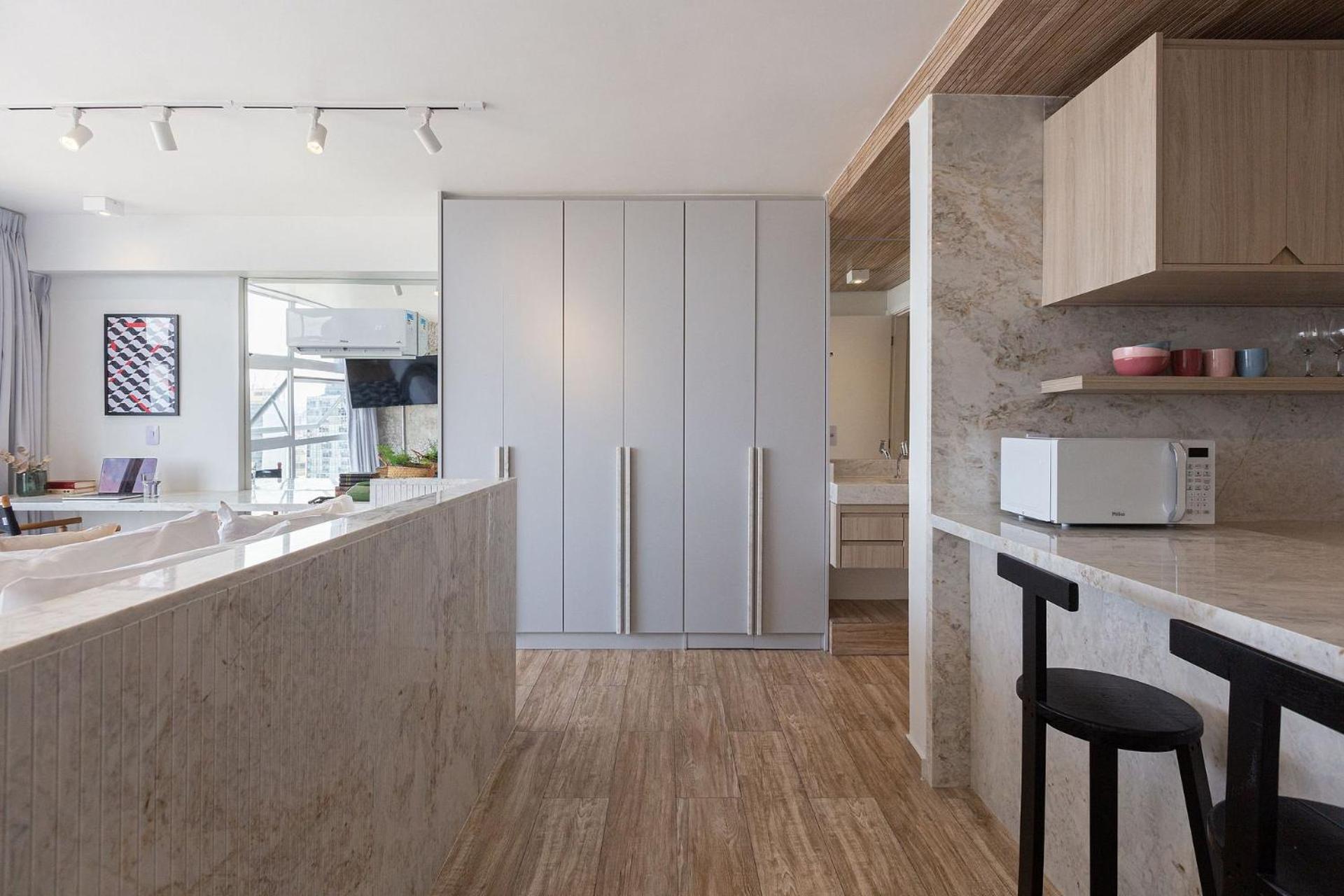 Apartment with City View - Photo 23