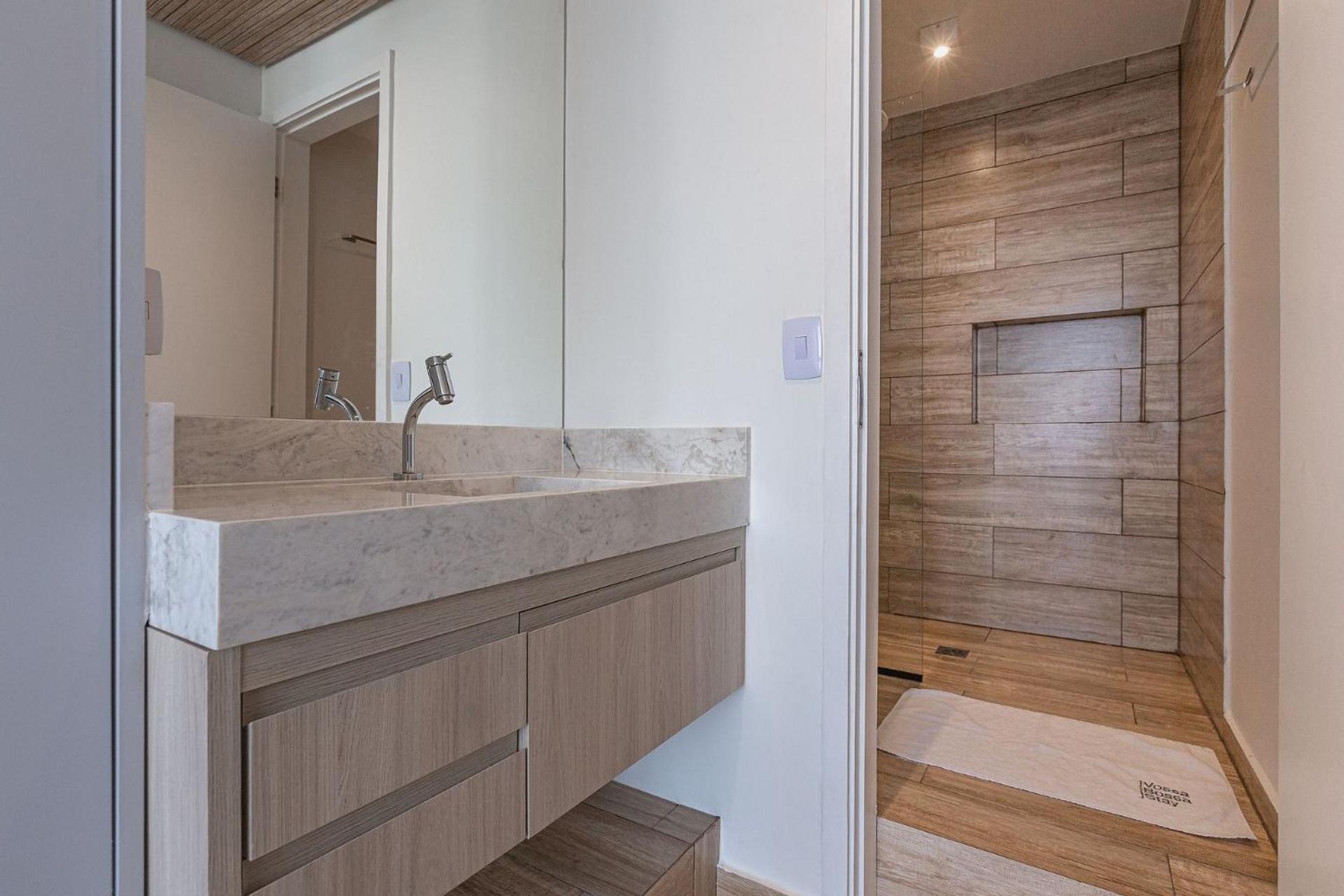 Apartment with City View - Photo 6